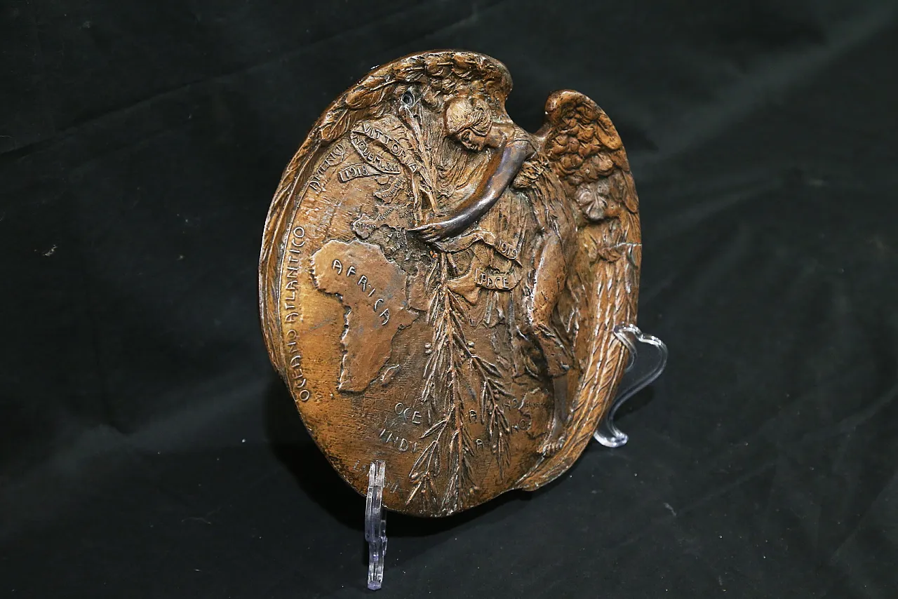 Bas-relief bronze plaque by Enea Stefani , angel of peace, 1920 2