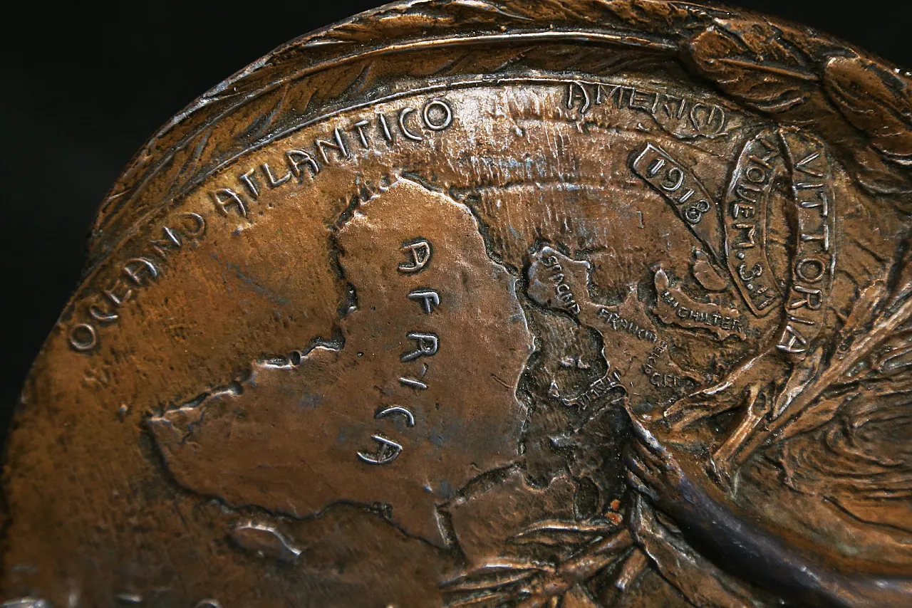 Bas-relief bronze plaque by Enea Stefani , angel of peace, 1920 7