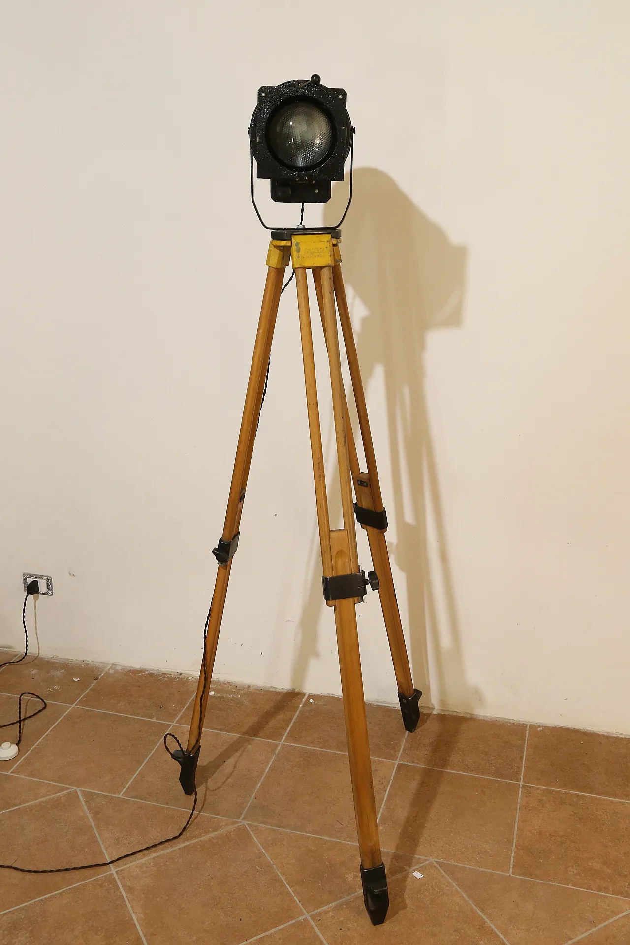 Theater lighthouse PC lens pinspot coemar  tripod floor lamp, 70s 14