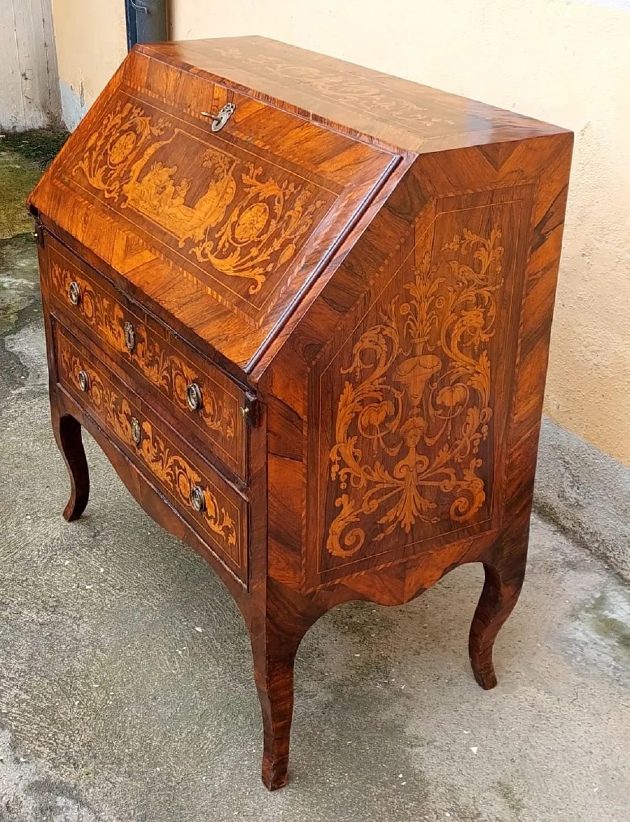 Inlaid wooden desk, mid-18th century 3