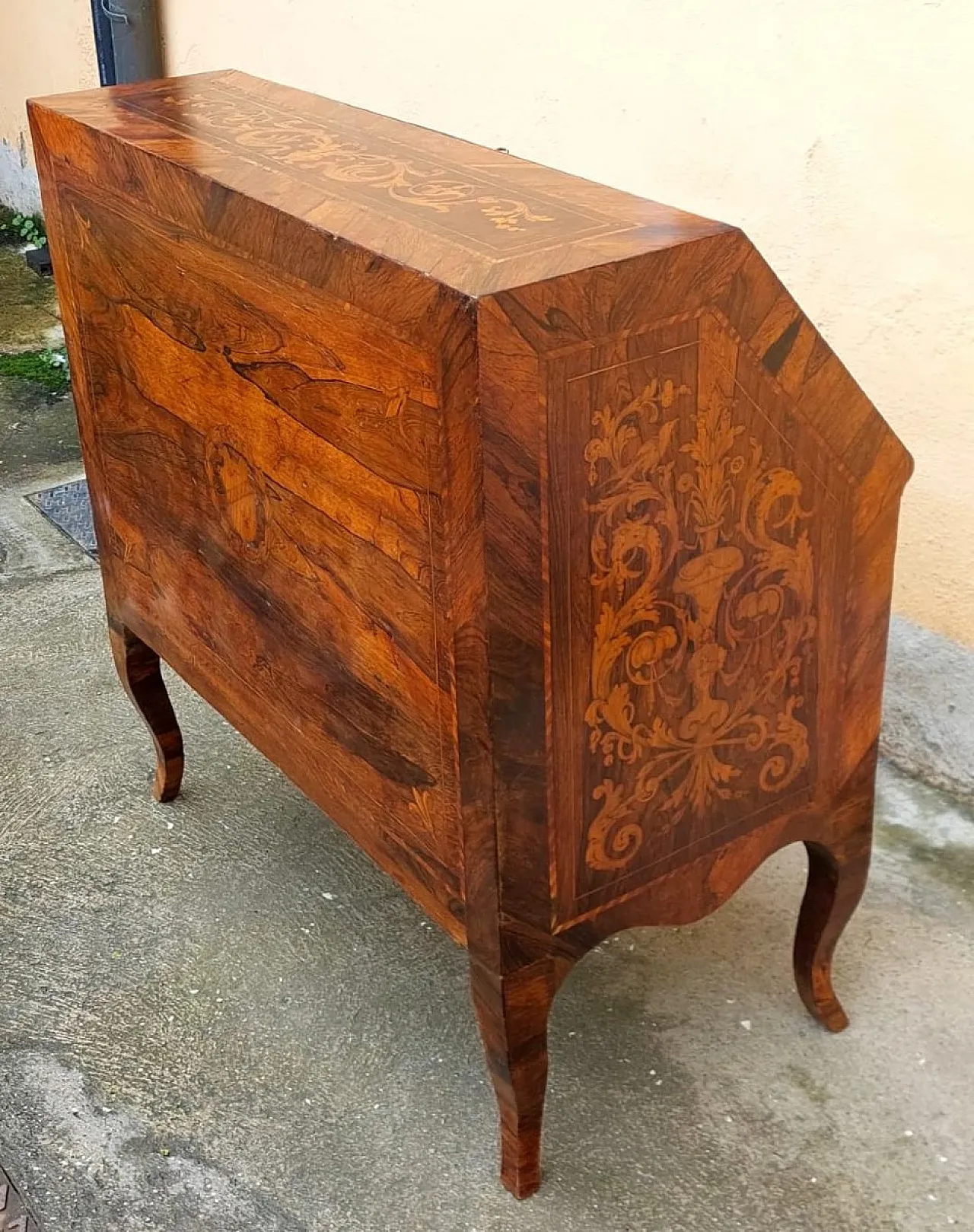 Inlaid wooden desk, mid-18th century 5