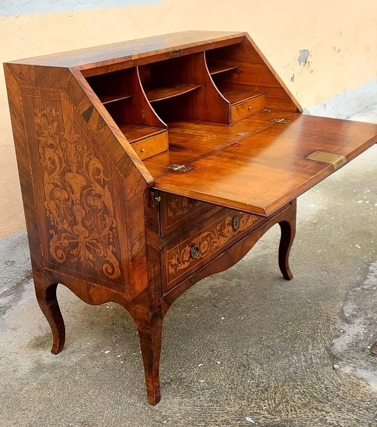 Inlaid wooden desk, mid-18th century 6