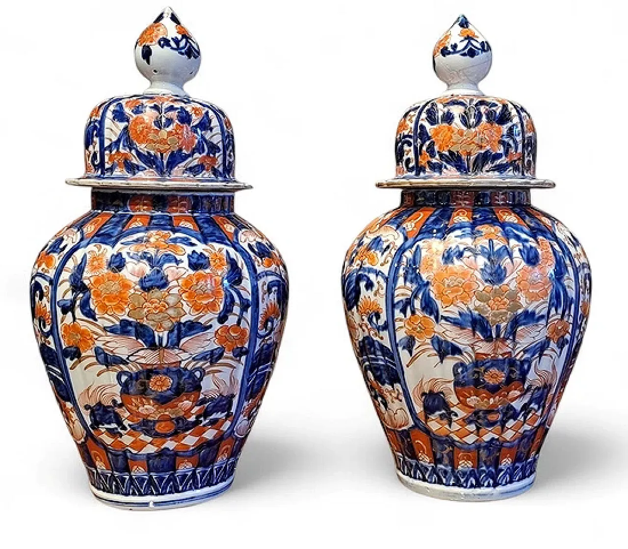 Pair of Japanese porcelain vases Imari, 19th century 1