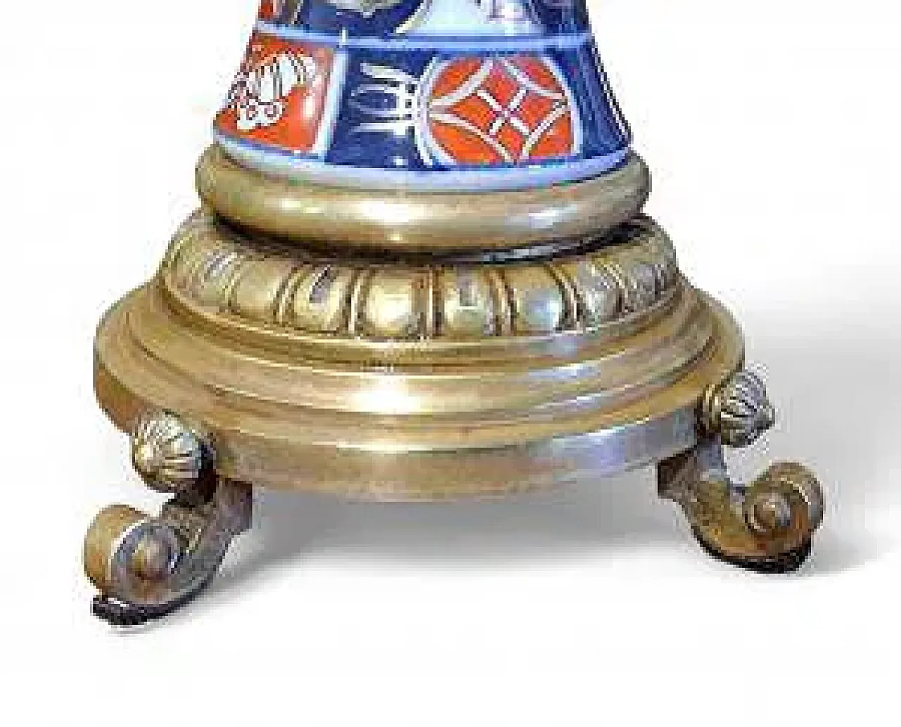 Pair of Imari porcelain three-flame candlesticks, 18th century 7