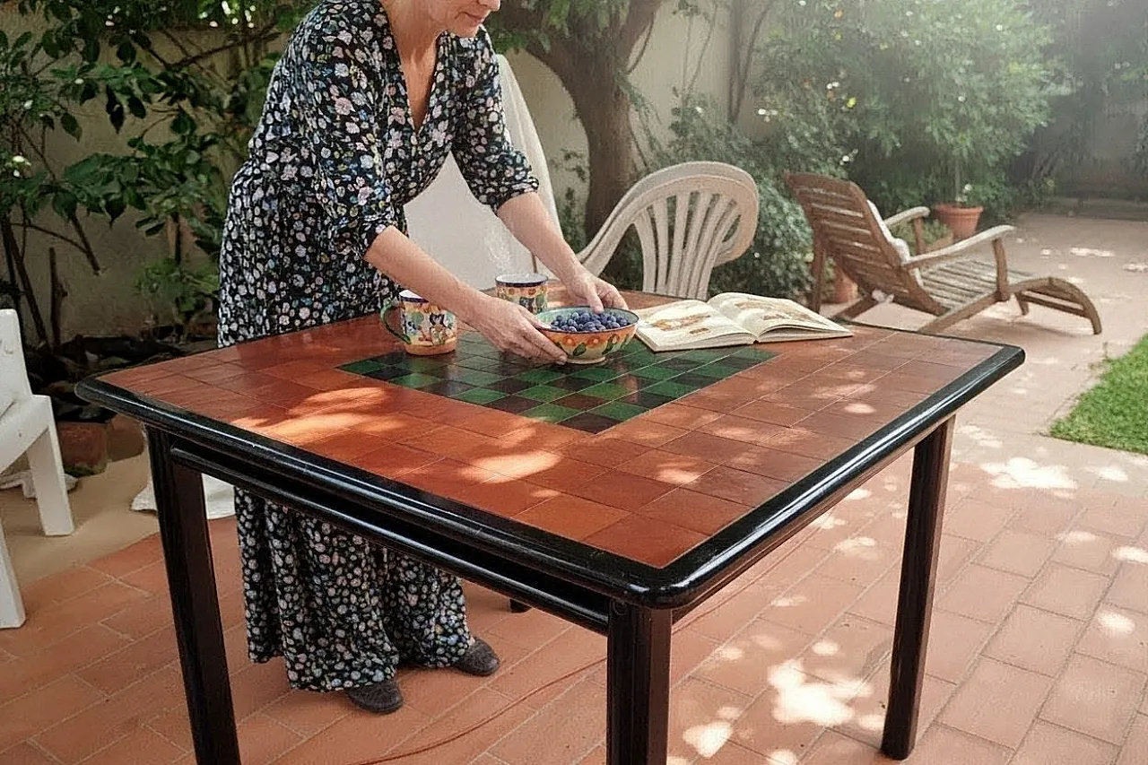 Tavolo da Gioco in palissandro e cuoio intarsiato a mano, 1970 14