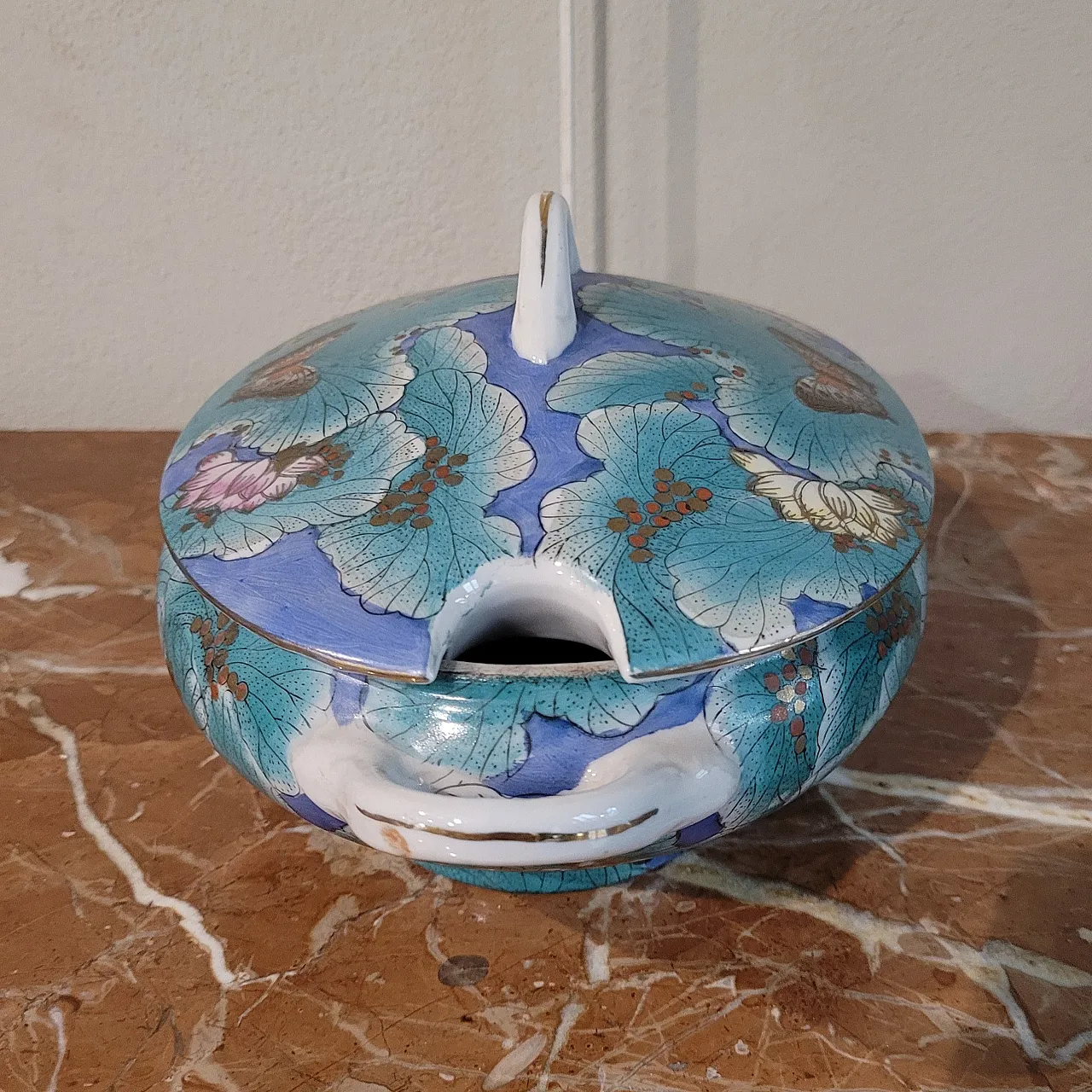 Zuppiera e piatto in porcellana, Cina, del '900 4