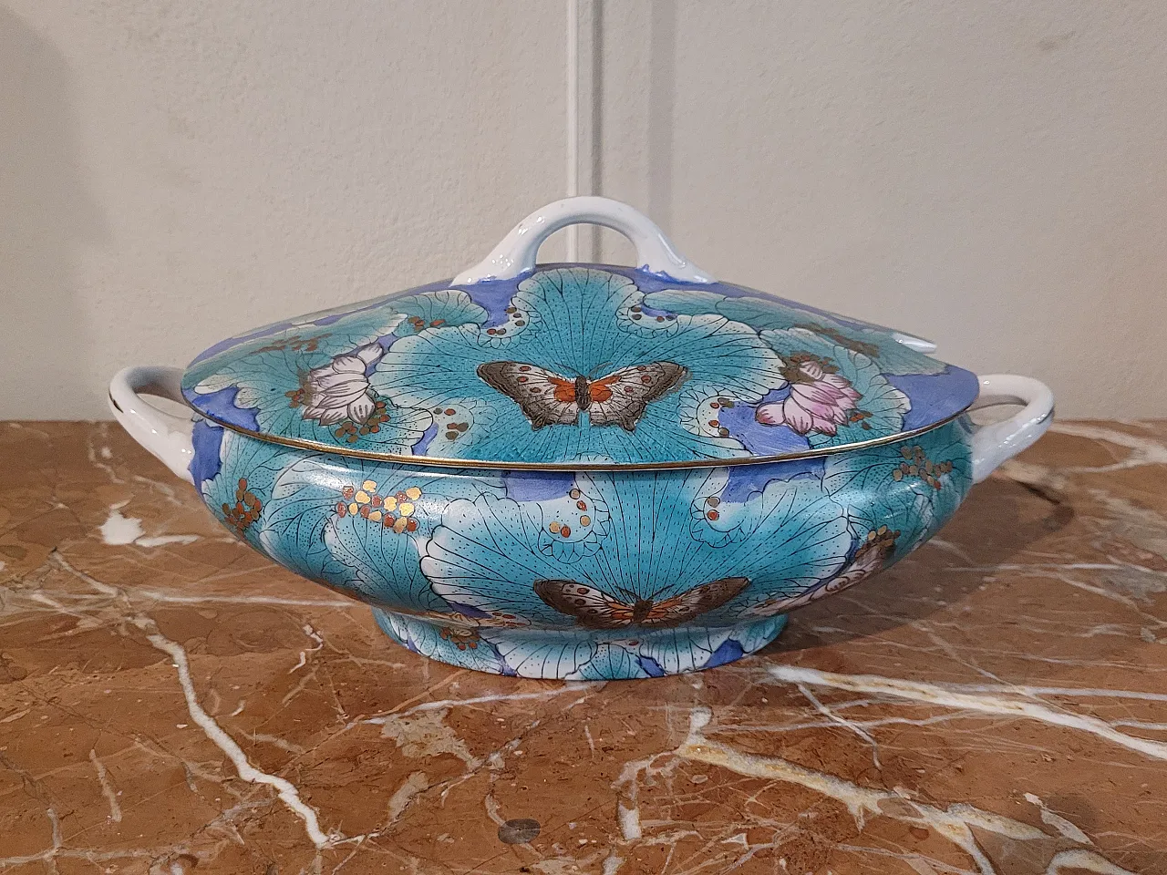 Zuppiera e piatto in porcellana, Cina, del '900 5