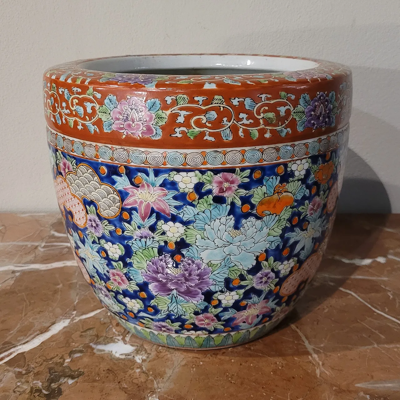 Cachepot in Imari porcelain, Japan, from the Meiji period 2