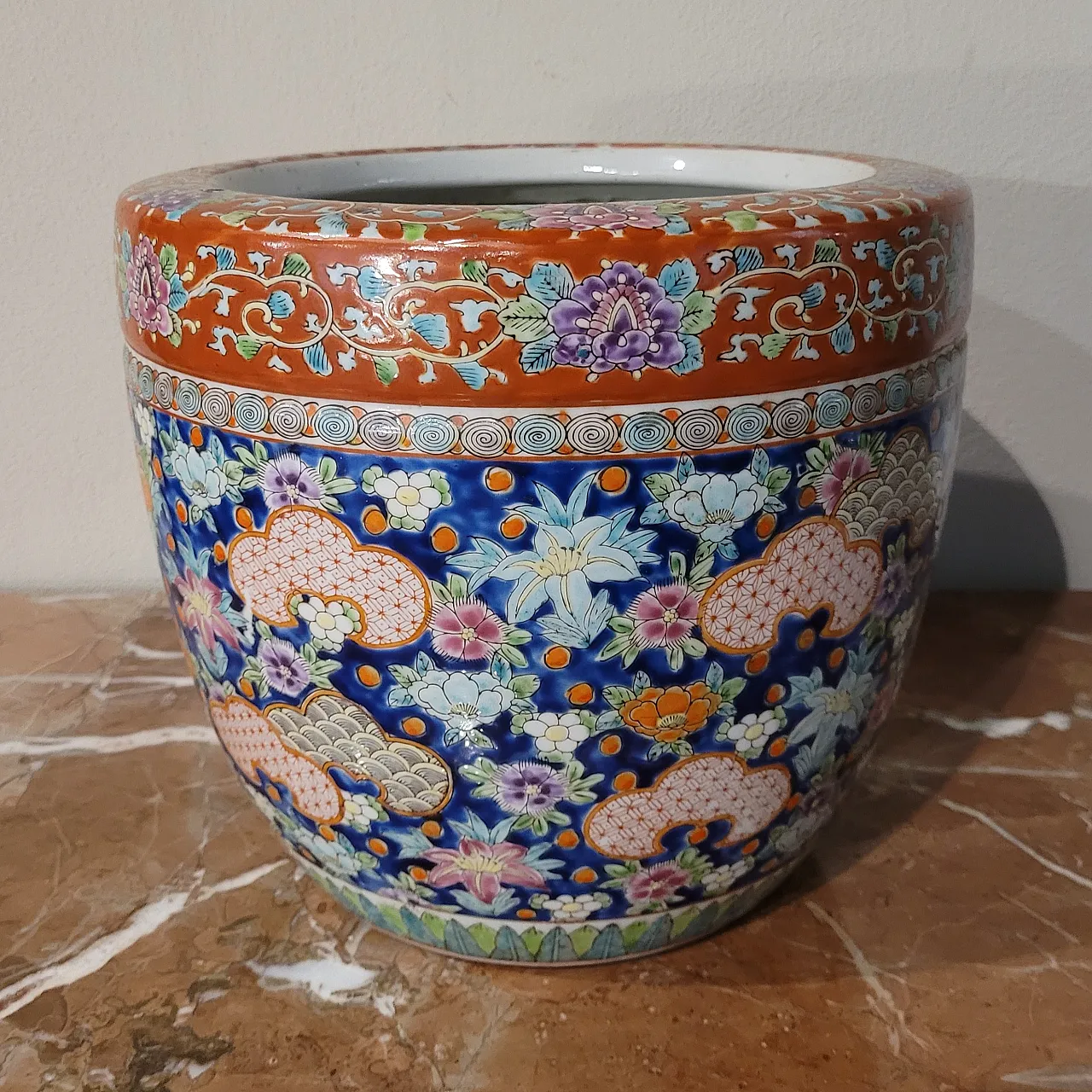 Cachepot in Imari porcelain, Japan, from the Meiji period 3