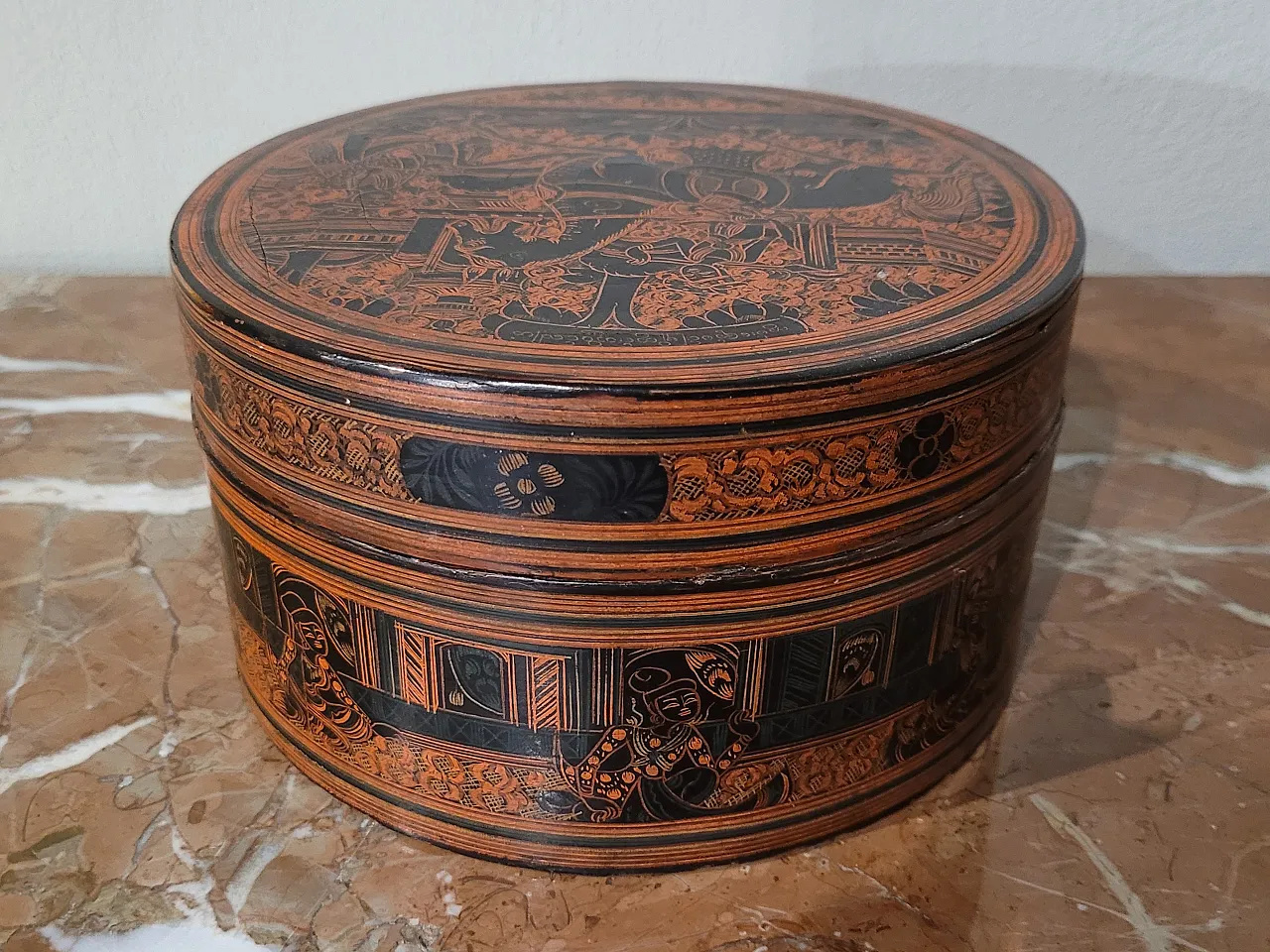 Betel box in lacquer, Burma, 19th century 4