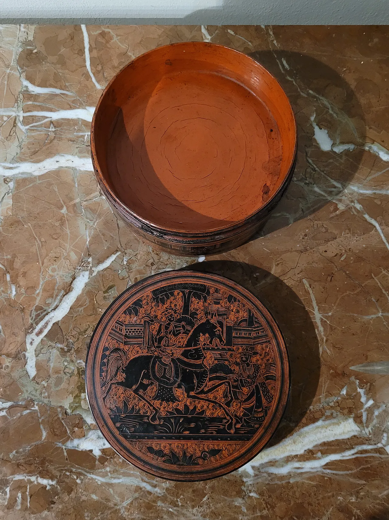 Betel box in lacquer, Burma, 19th century 7