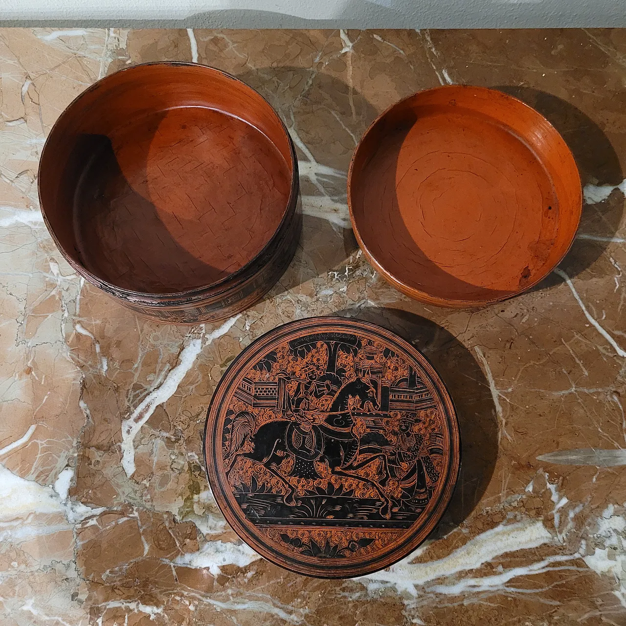 Betel box in lacquer, Burma, 19th century 8