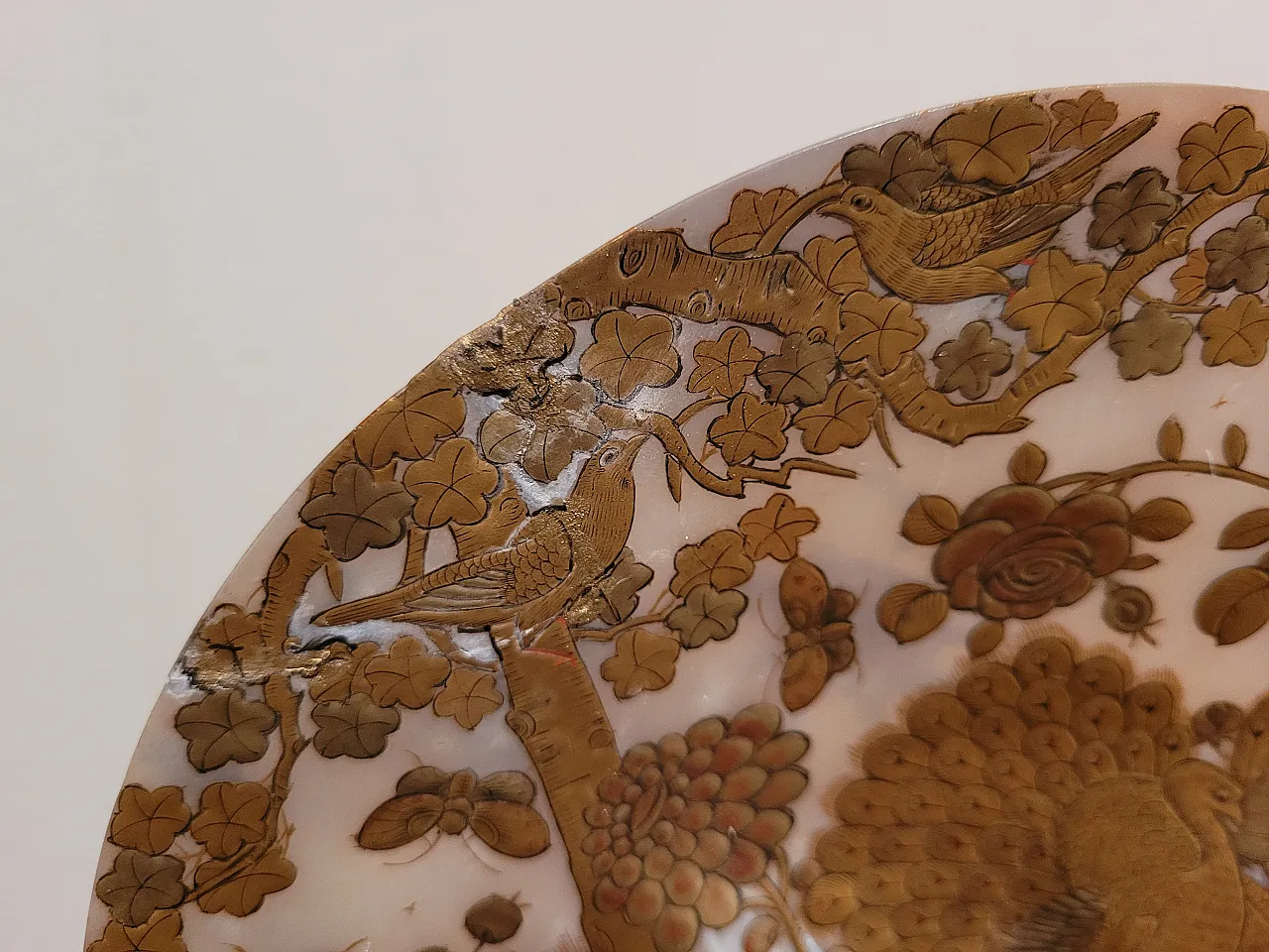 Landscape with peacocks - Engraving on golden mother-of-pearl shell 9