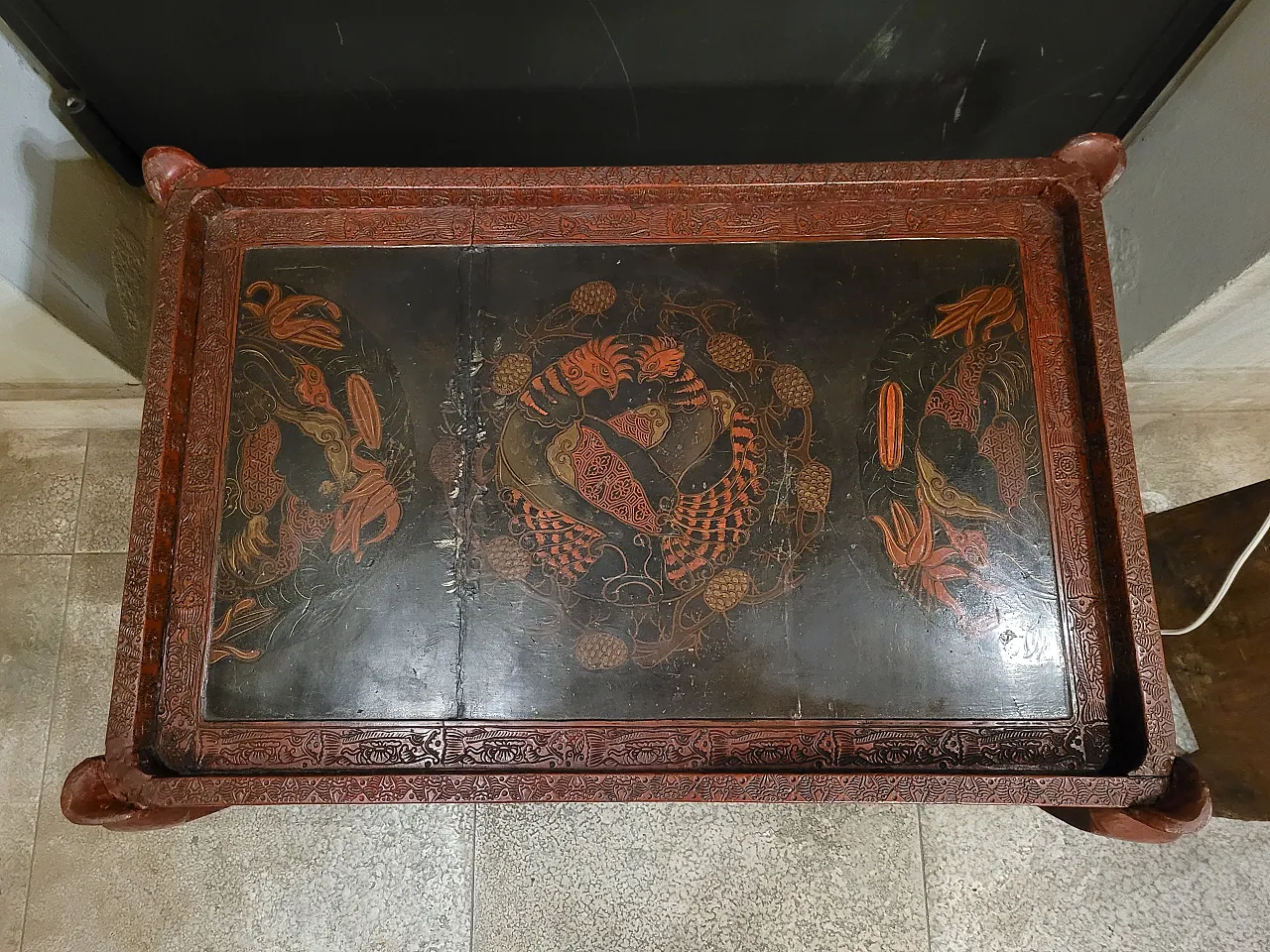 Coffee table in lacquered wood, China, 20th century 7