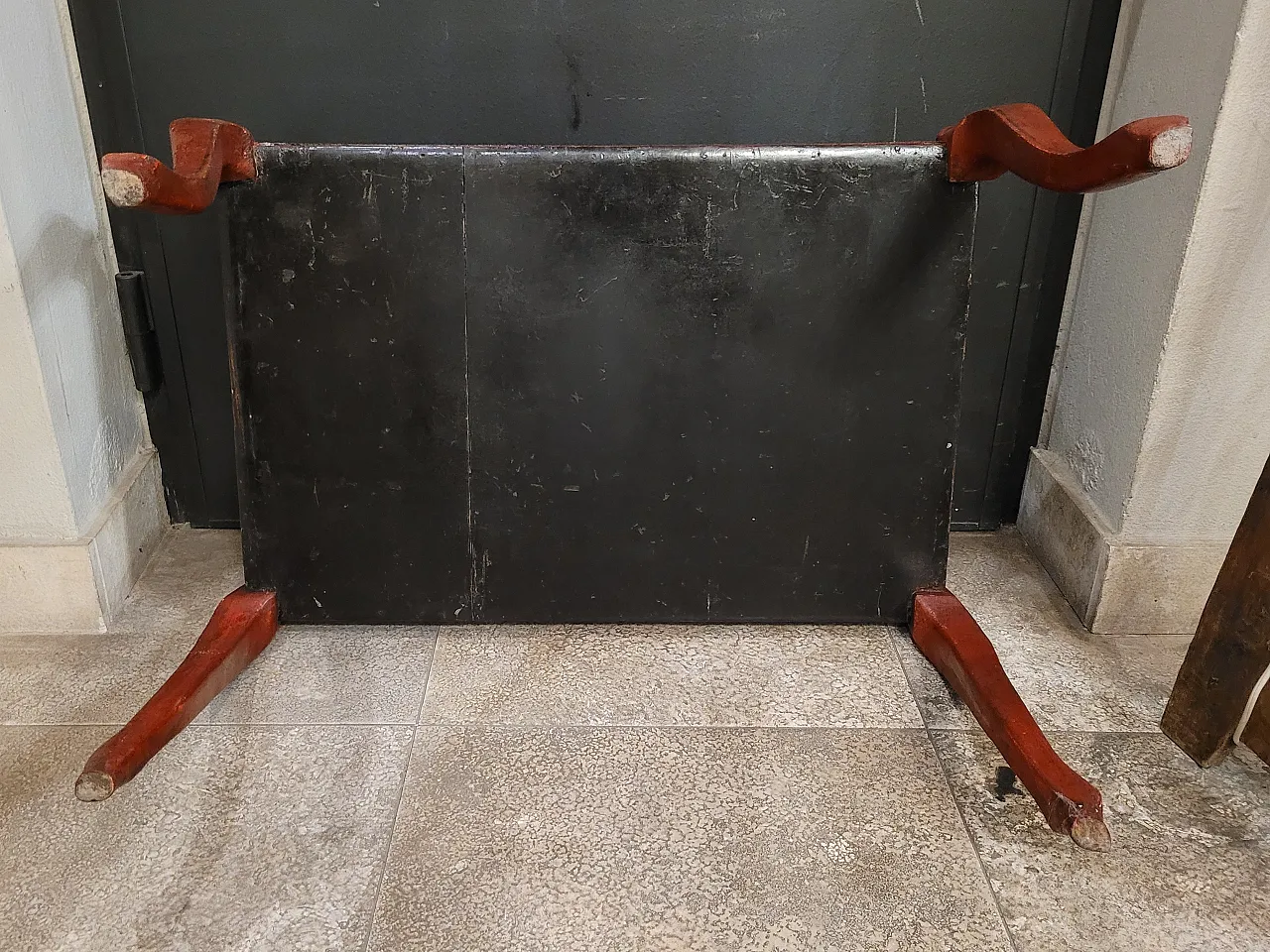 Coffee table in lacquered wood, China, 20th century 8