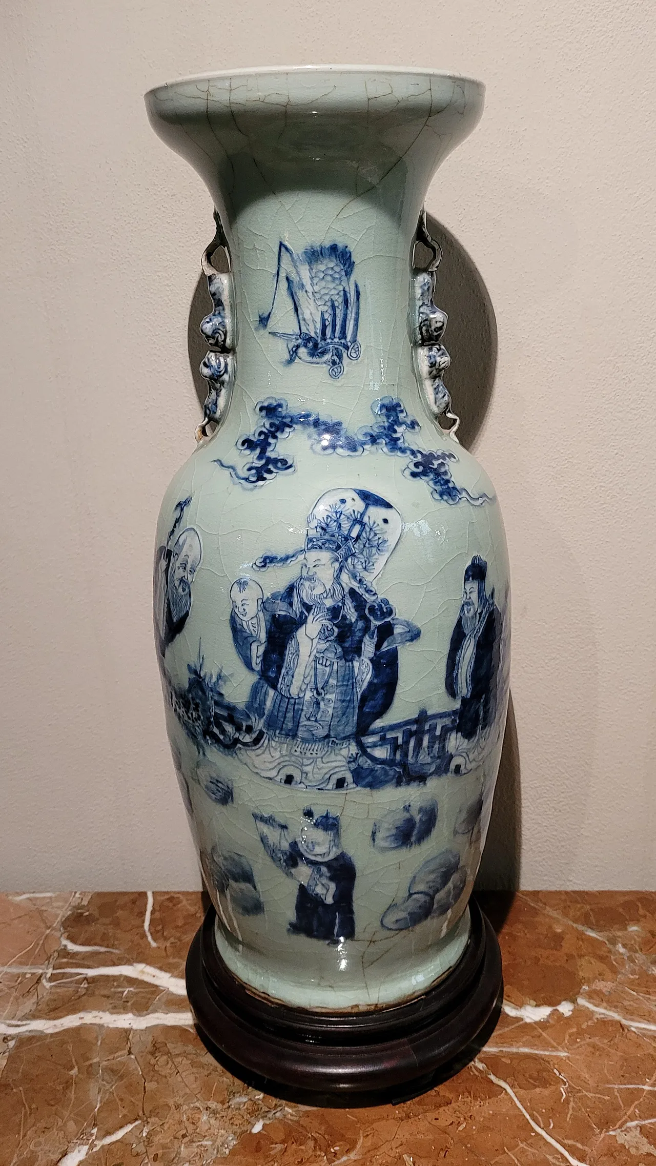 Porcelain vase on wooden base, China, Qing dynasty 2