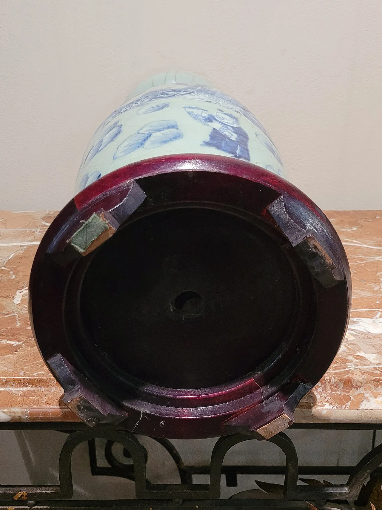 Porcelain vase on wooden base, China, Qing dynasty 7