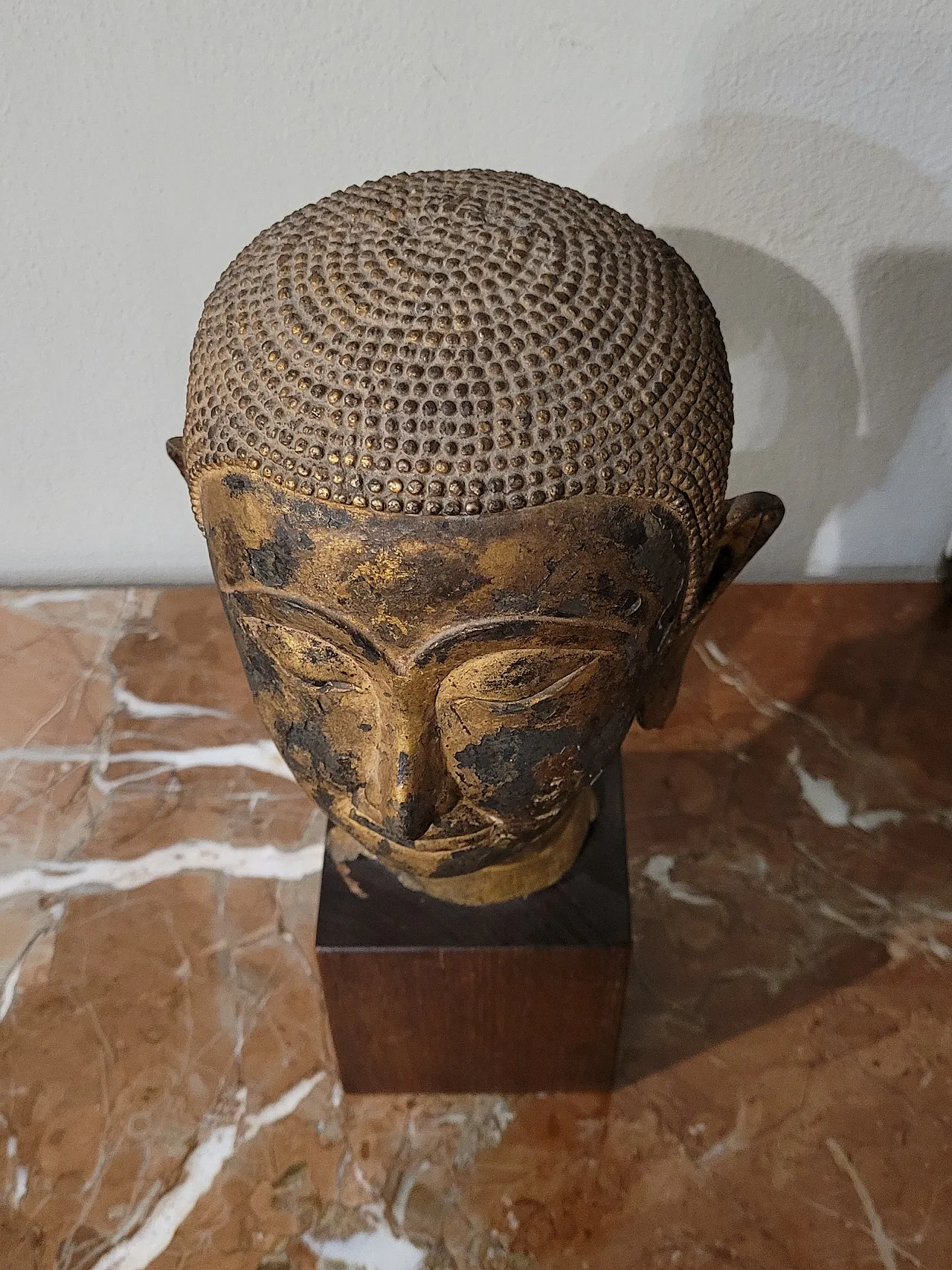 Buddha head gilt bronze sculpture on wooden base, 19th century 6