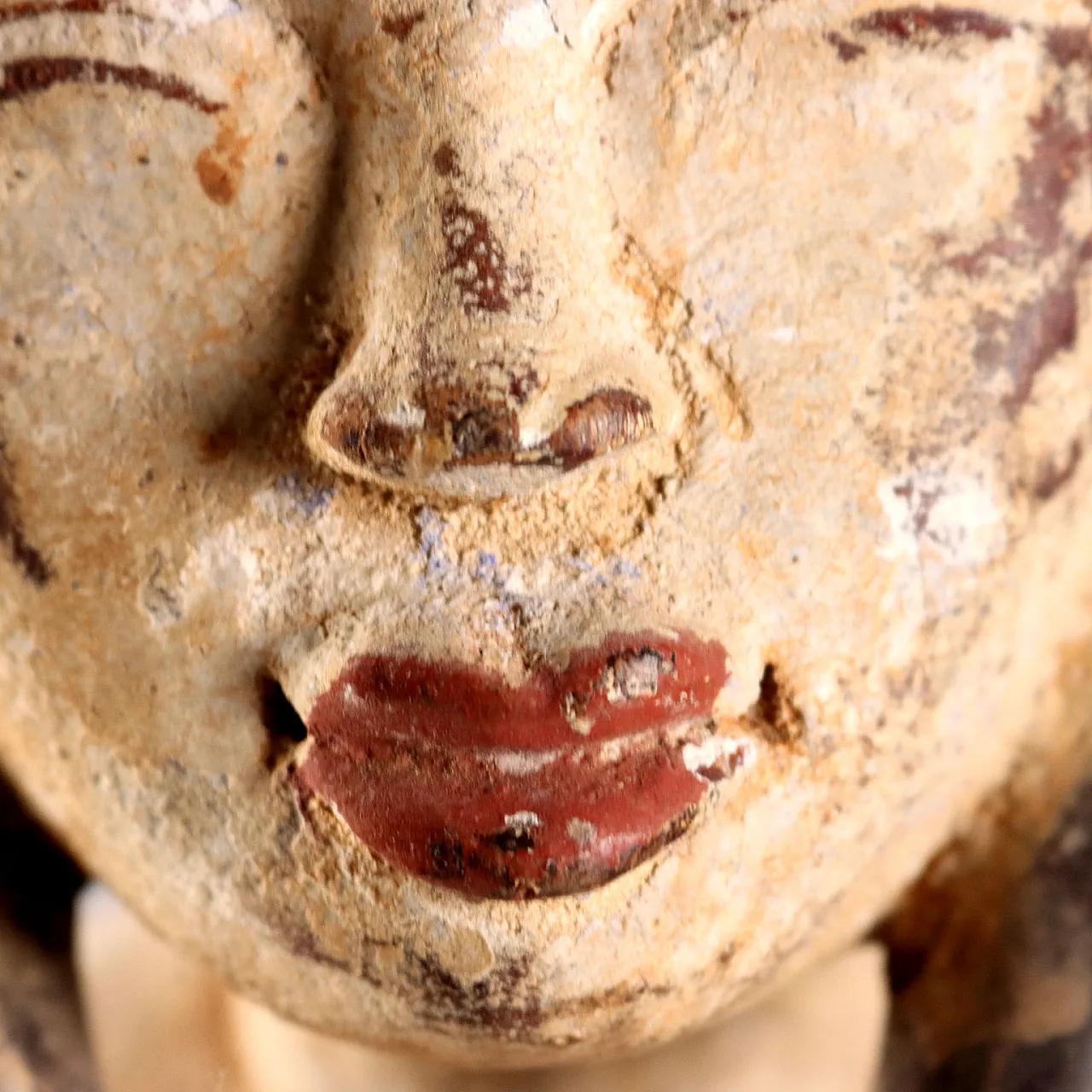 Figura in legno di un'antenata seduta, '900 4