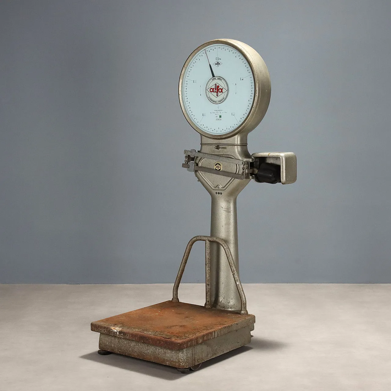 Alfa Bilici Varese scales in iron, metal and brass, 20th century 1