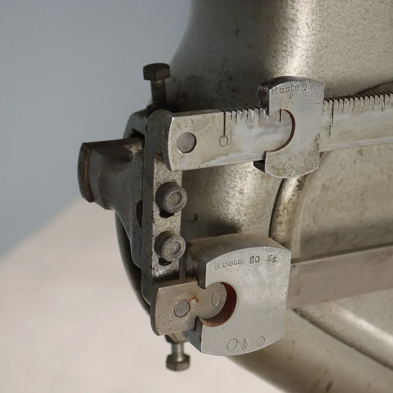 Alfa Bilici Varese scales in iron, metal and brass, 20th century 7