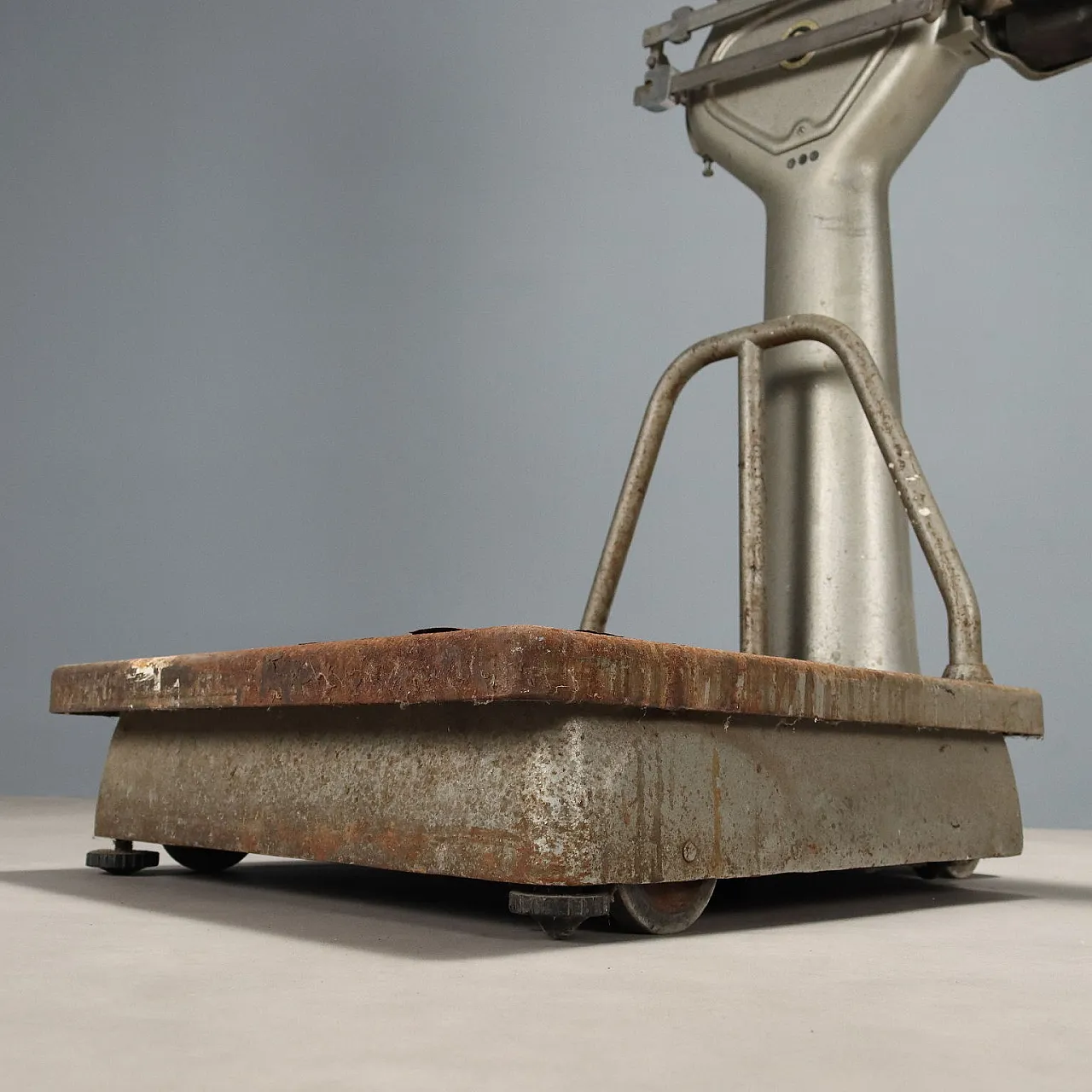 Alfa Bilici Varese scales in iron, metal and brass, 20th century 9