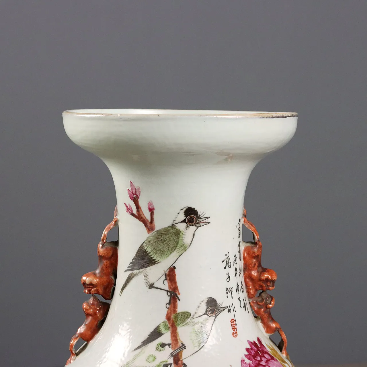 Coppia di vasi a balaustro dipinti con smalti Qianjiang, '900 4