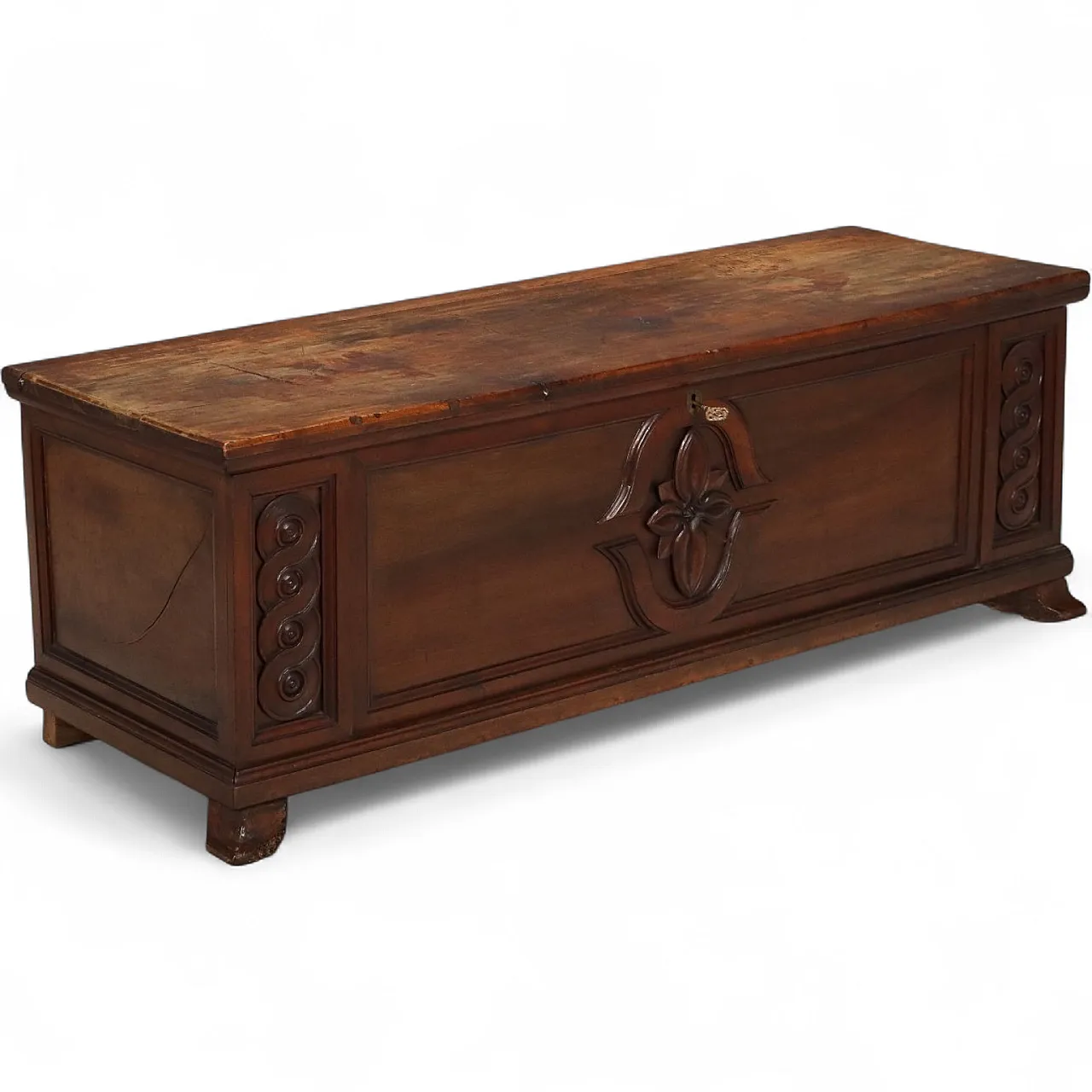 Walnut chest, late 18th century 10