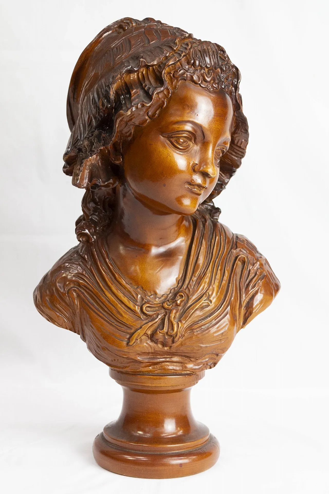 Busto ligneo di contadina, anni '80 1