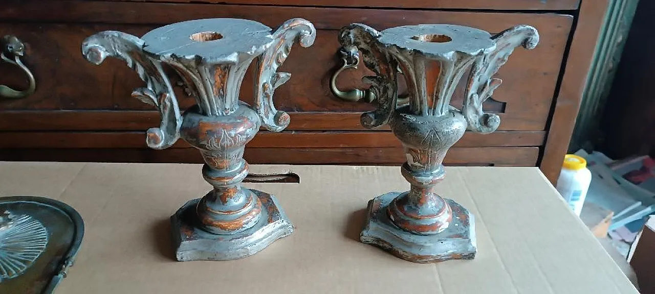 Coppia di candelieri con supporto a palma in legno argentato, '700 2