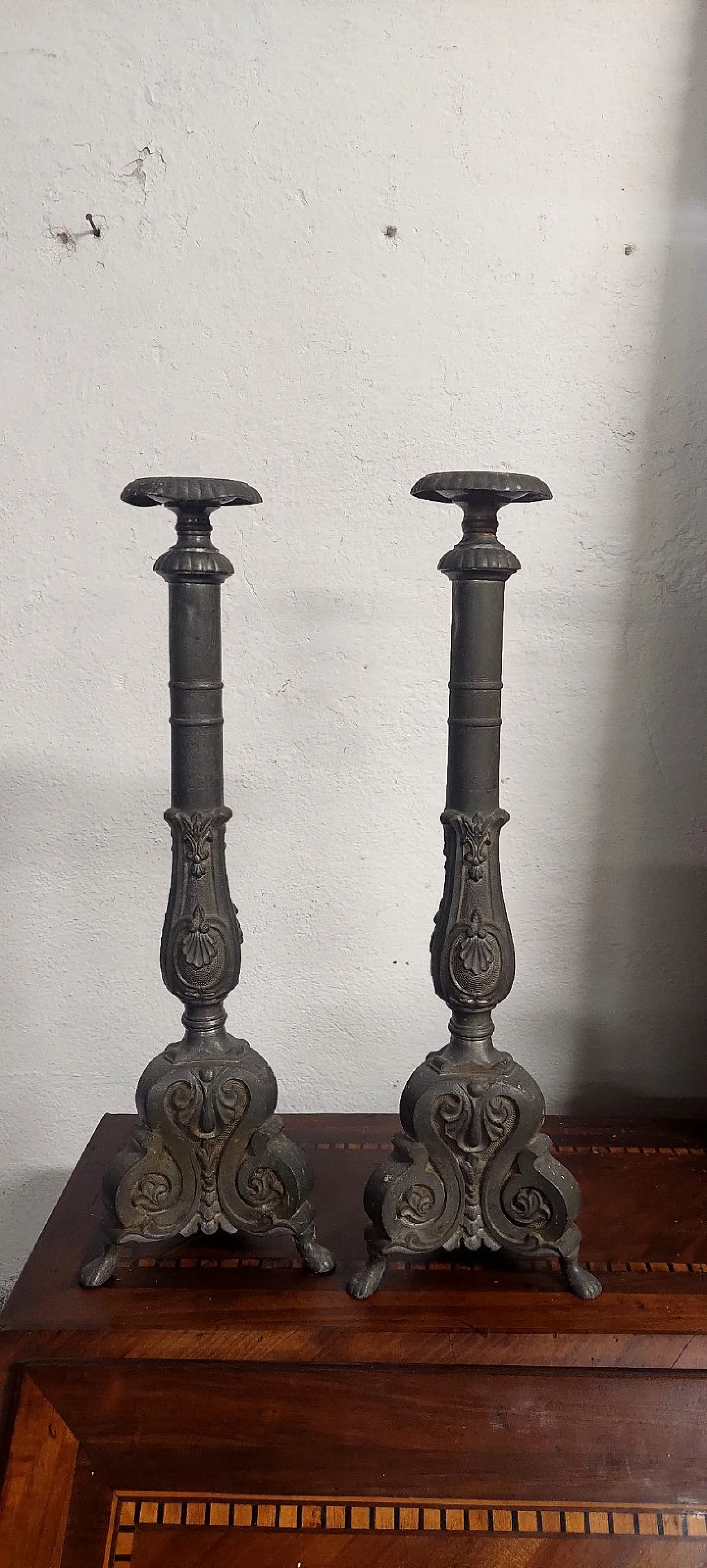 Coppia di candelieri in peltro, fine '800 2