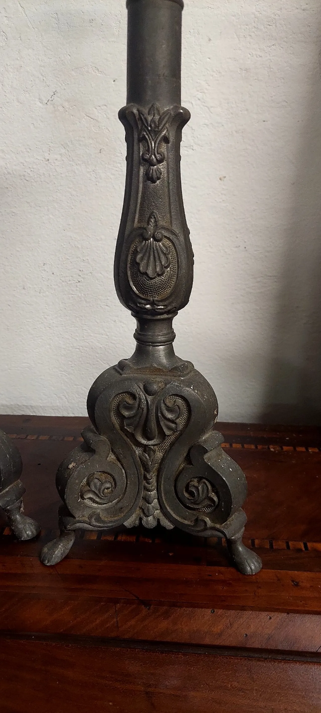 Coppia di candelieri in peltro, fine '800 4