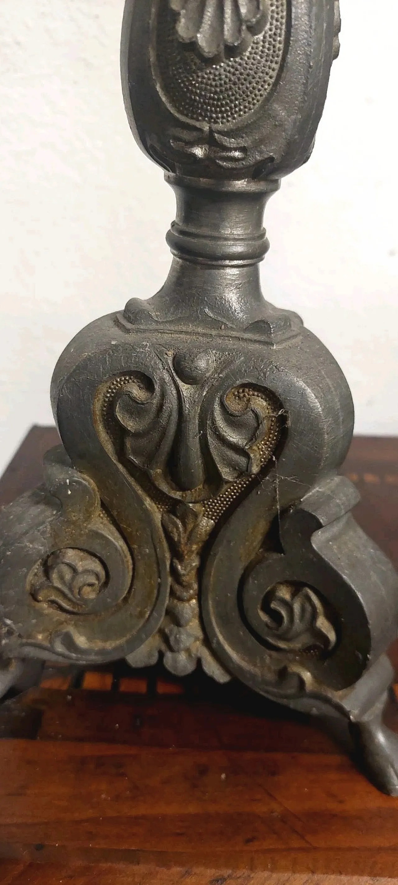 Coppia di candelieri in peltro, fine '800 7