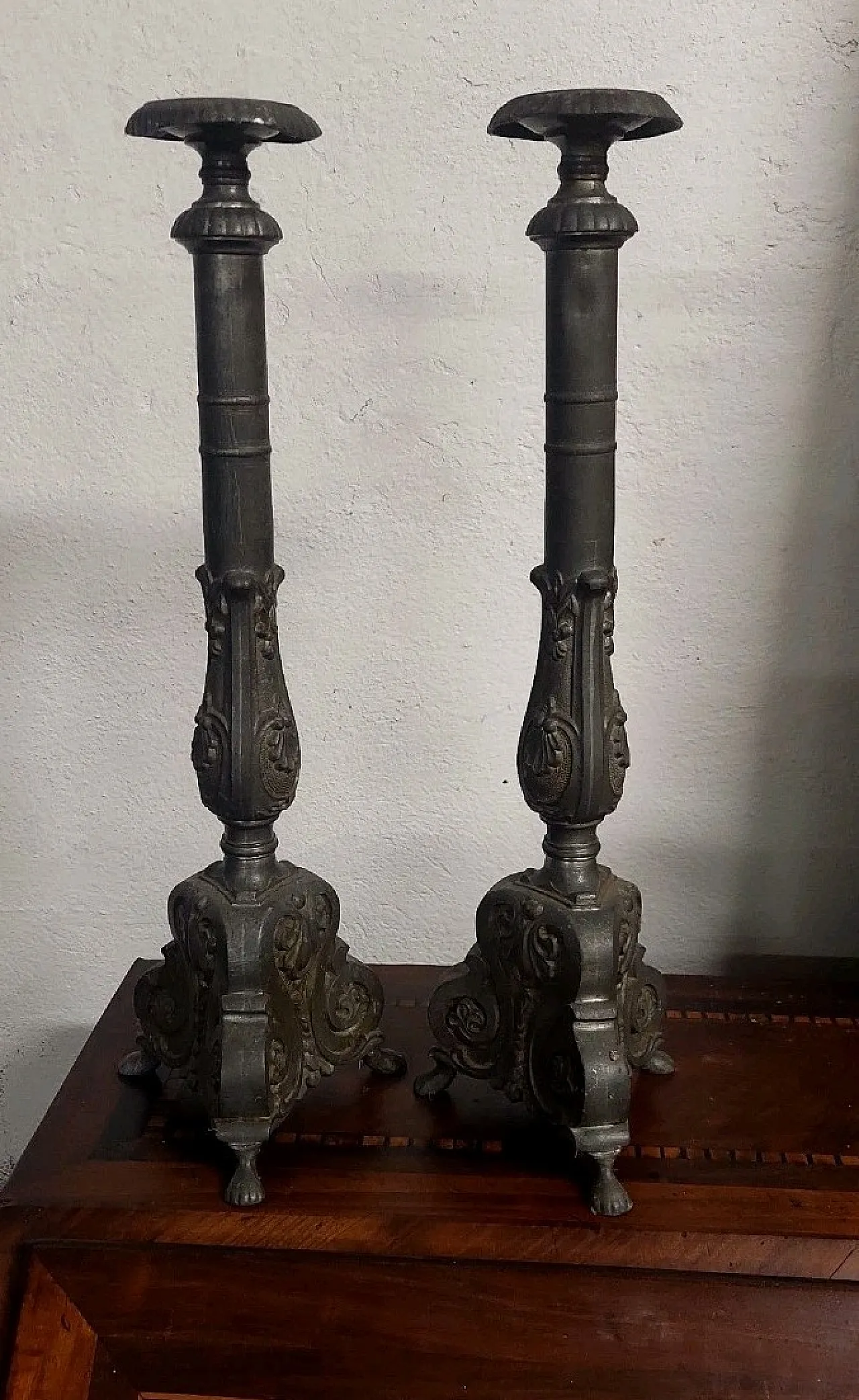 Coppia di candelieri in peltro, fine '800 9