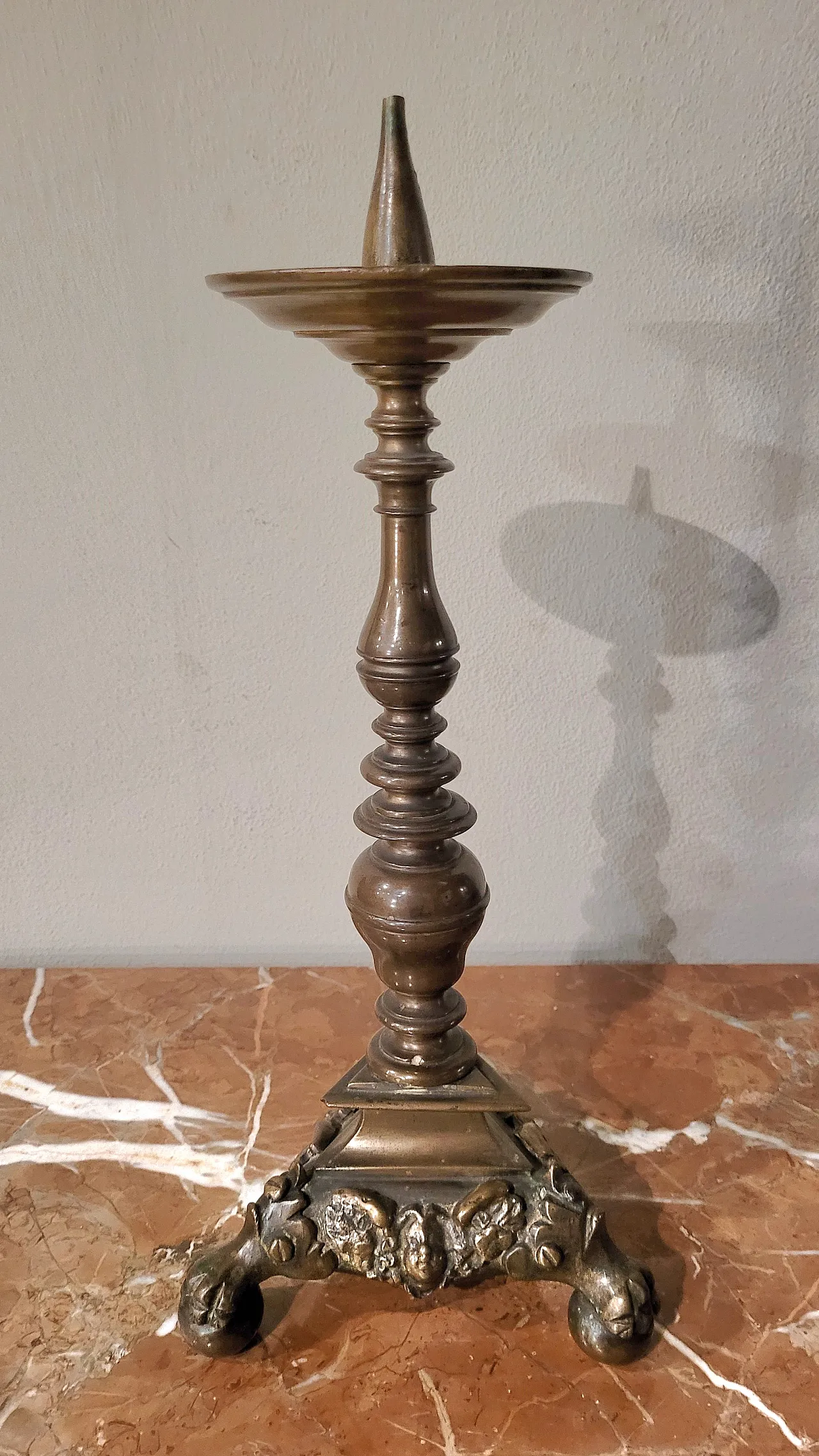 Pair of bronze candlesticks, Italy, 17th century 9