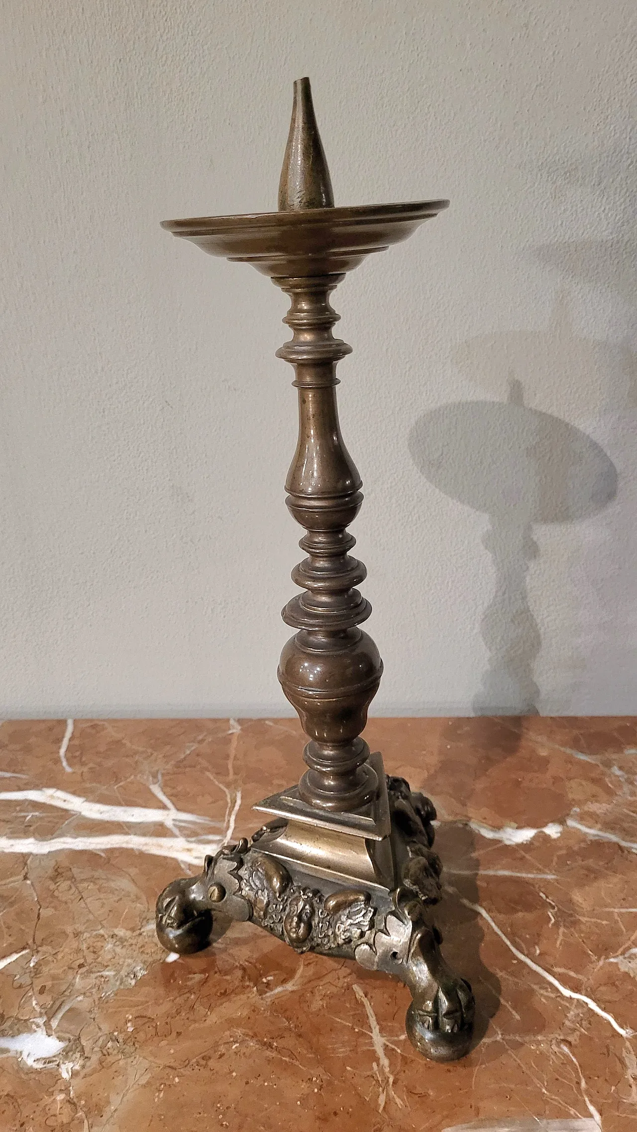 Pair of bronze candlesticks, Italy, 17th century 10