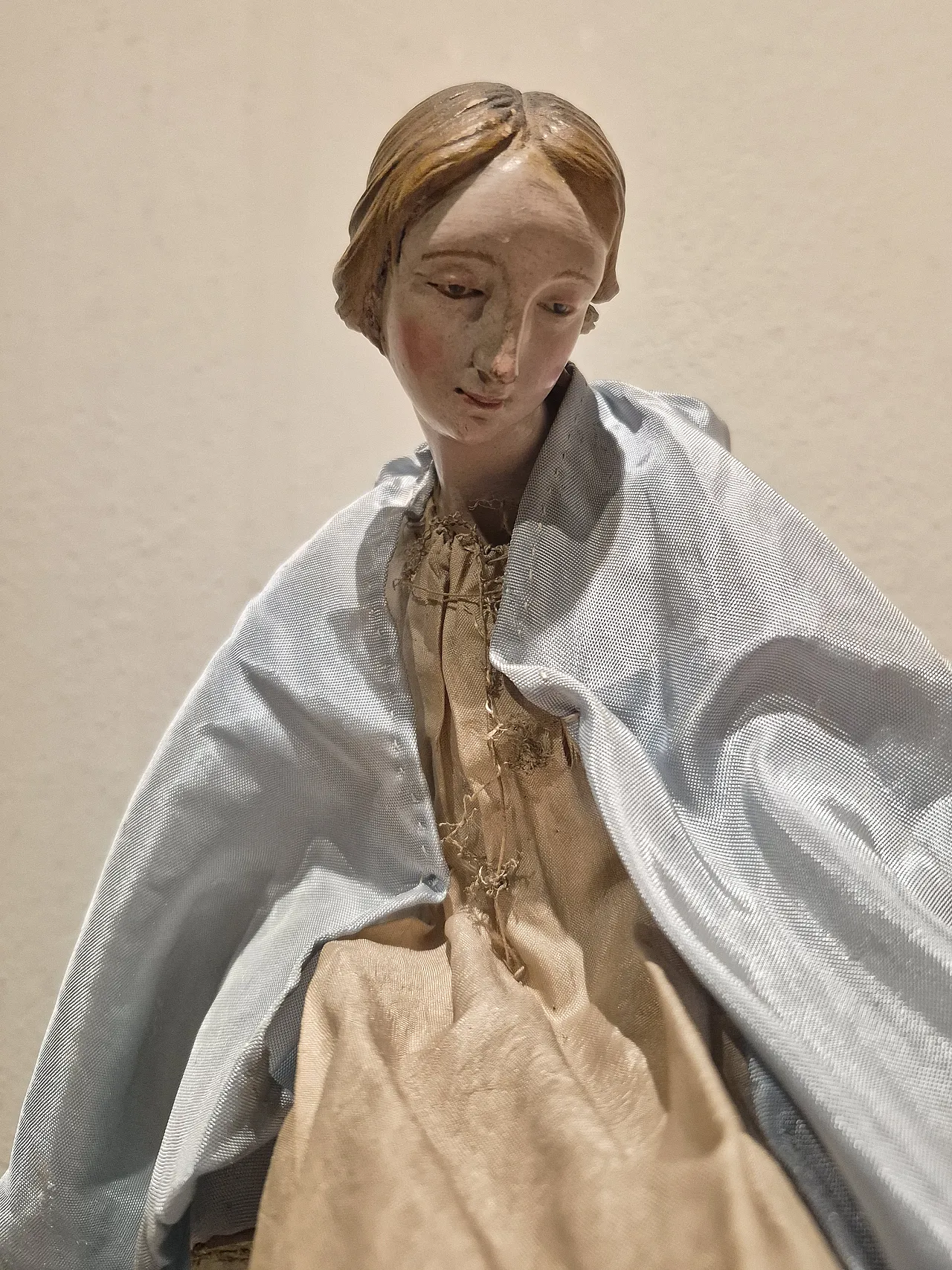 Madonna ativity scene statue in terracotta, glass, polychrome fabric 8