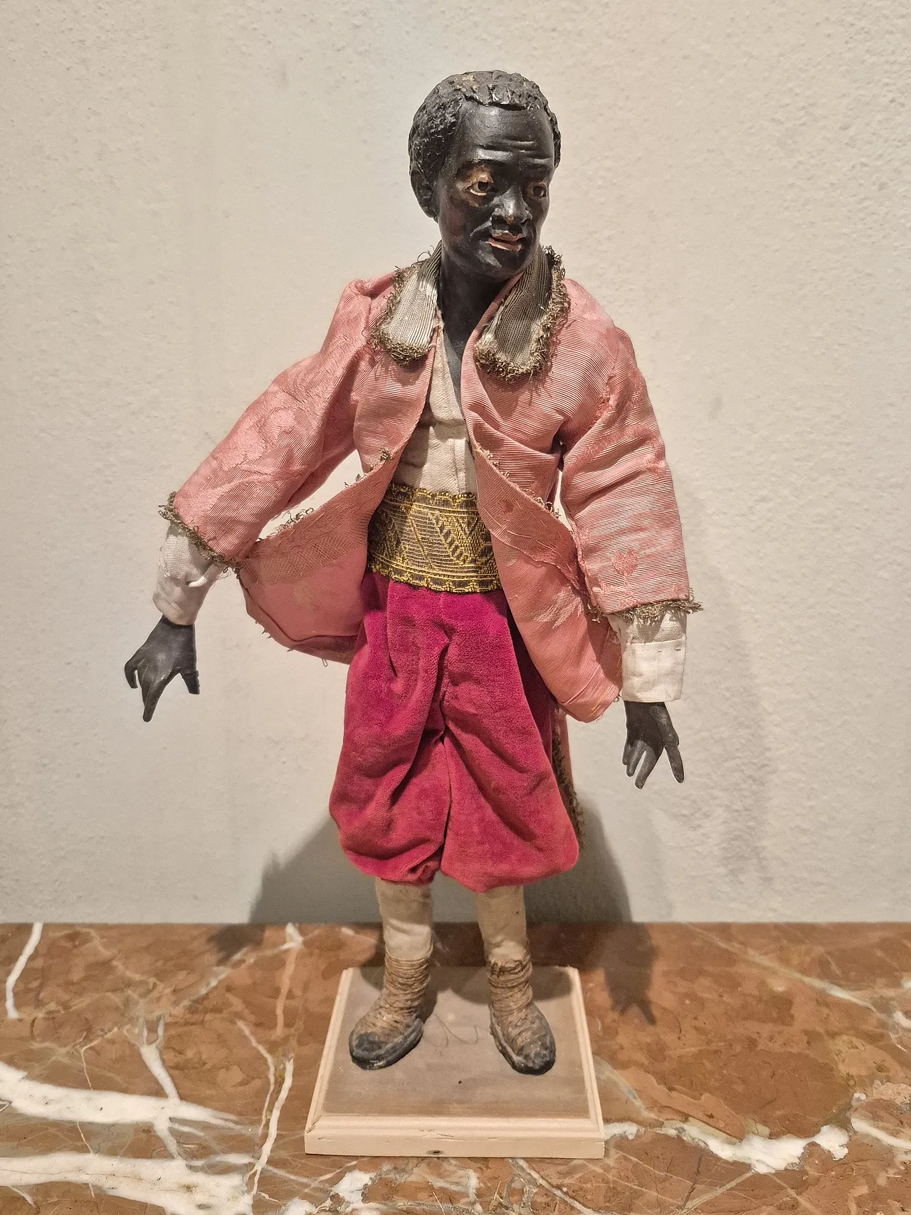 Moro nativity scene statue in terracotta, glass and polychrome fabric 2