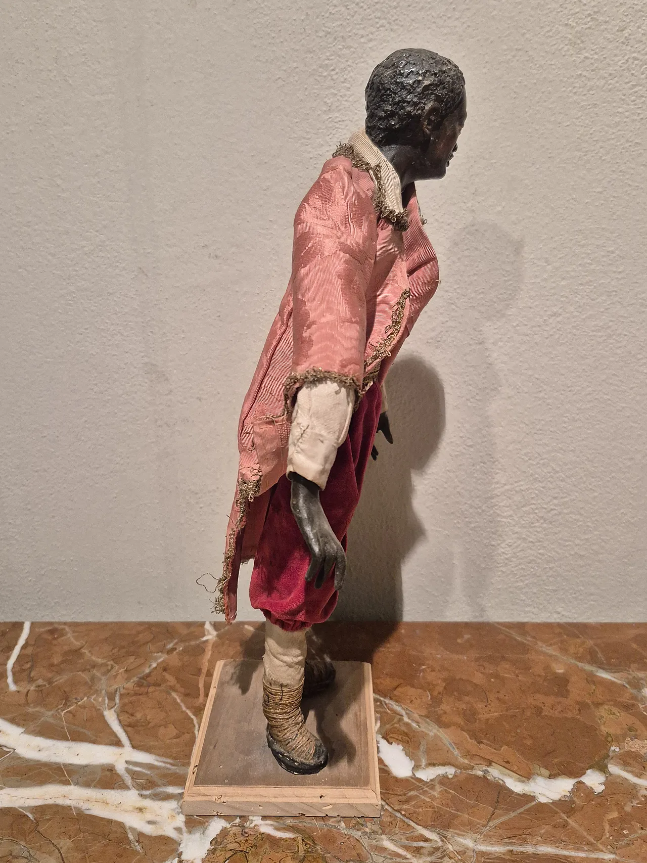 Moro nativity scene statue in terracotta, glass and polychrome fabric 3