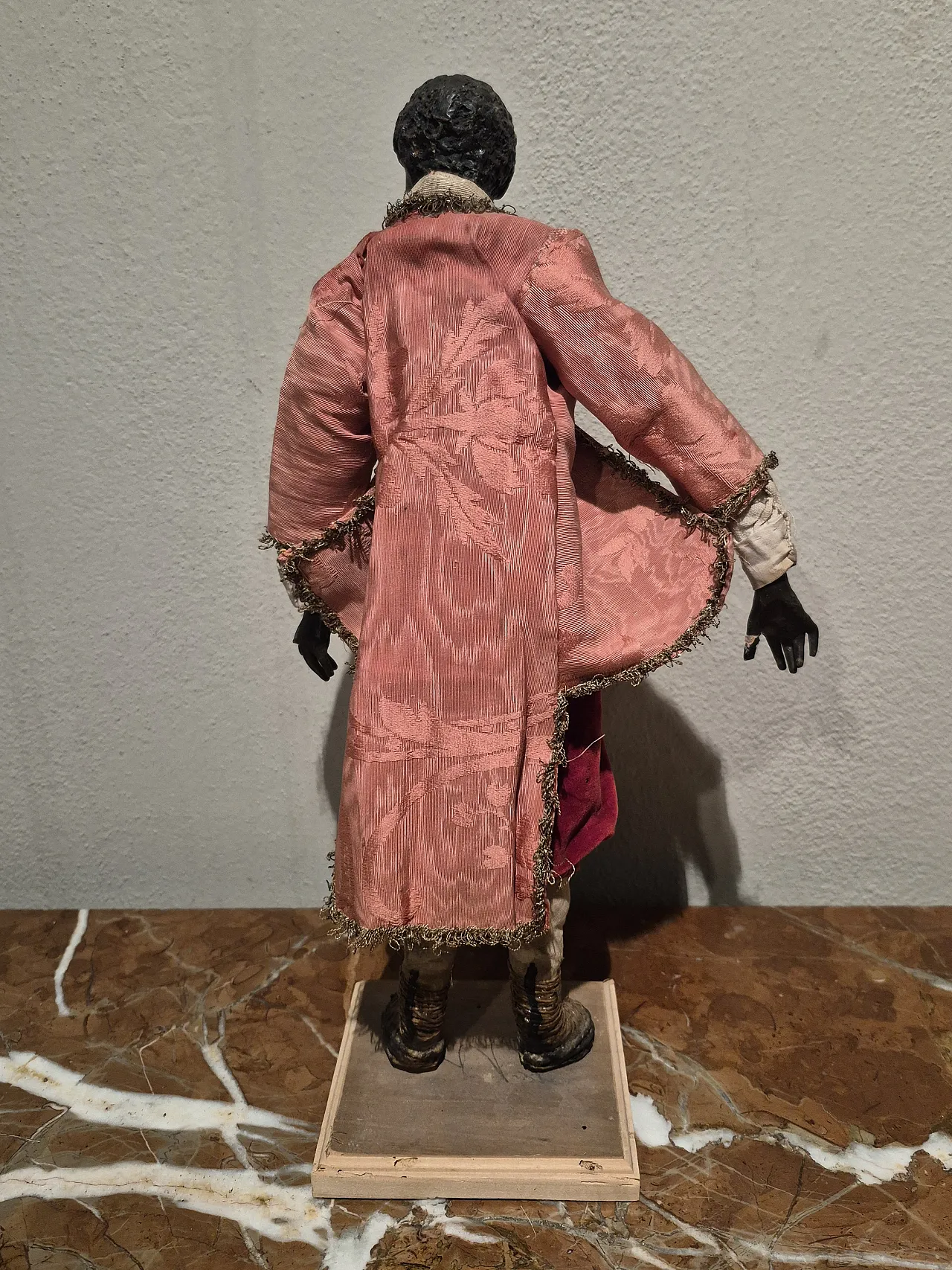 Moro nativity scene statue in terracotta, glass and polychrome fabric 4