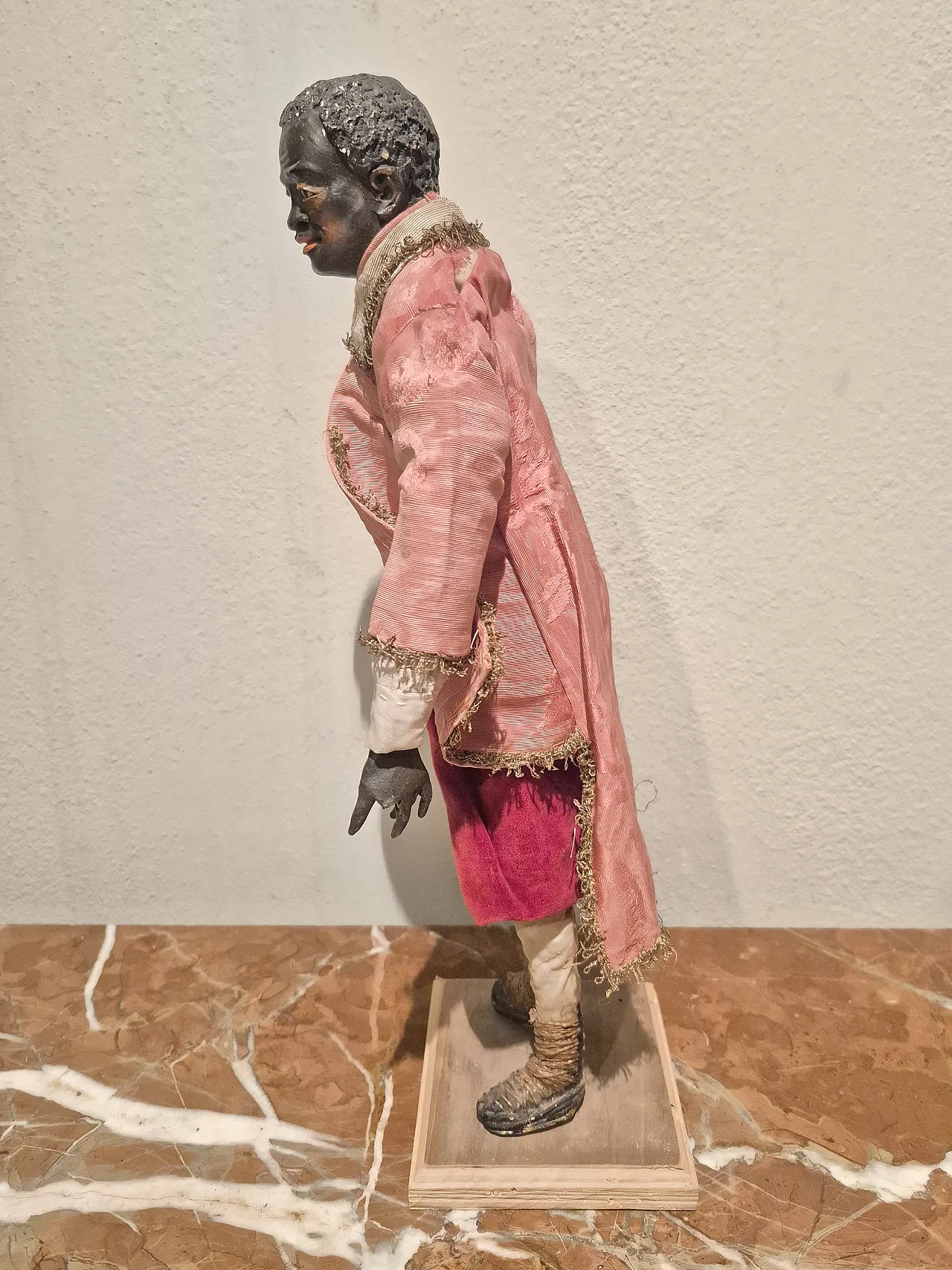 Moro nativity scene statue in terracotta, glass and polychrome fabric 5