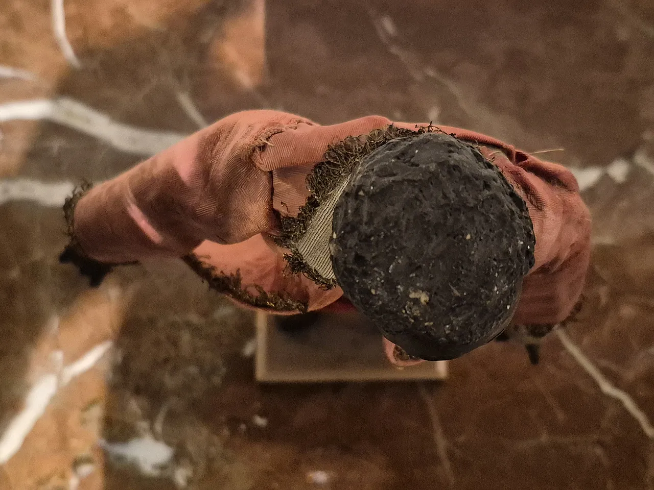 Moro nativity scene statue in terracotta, glass and polychrome fabric 6