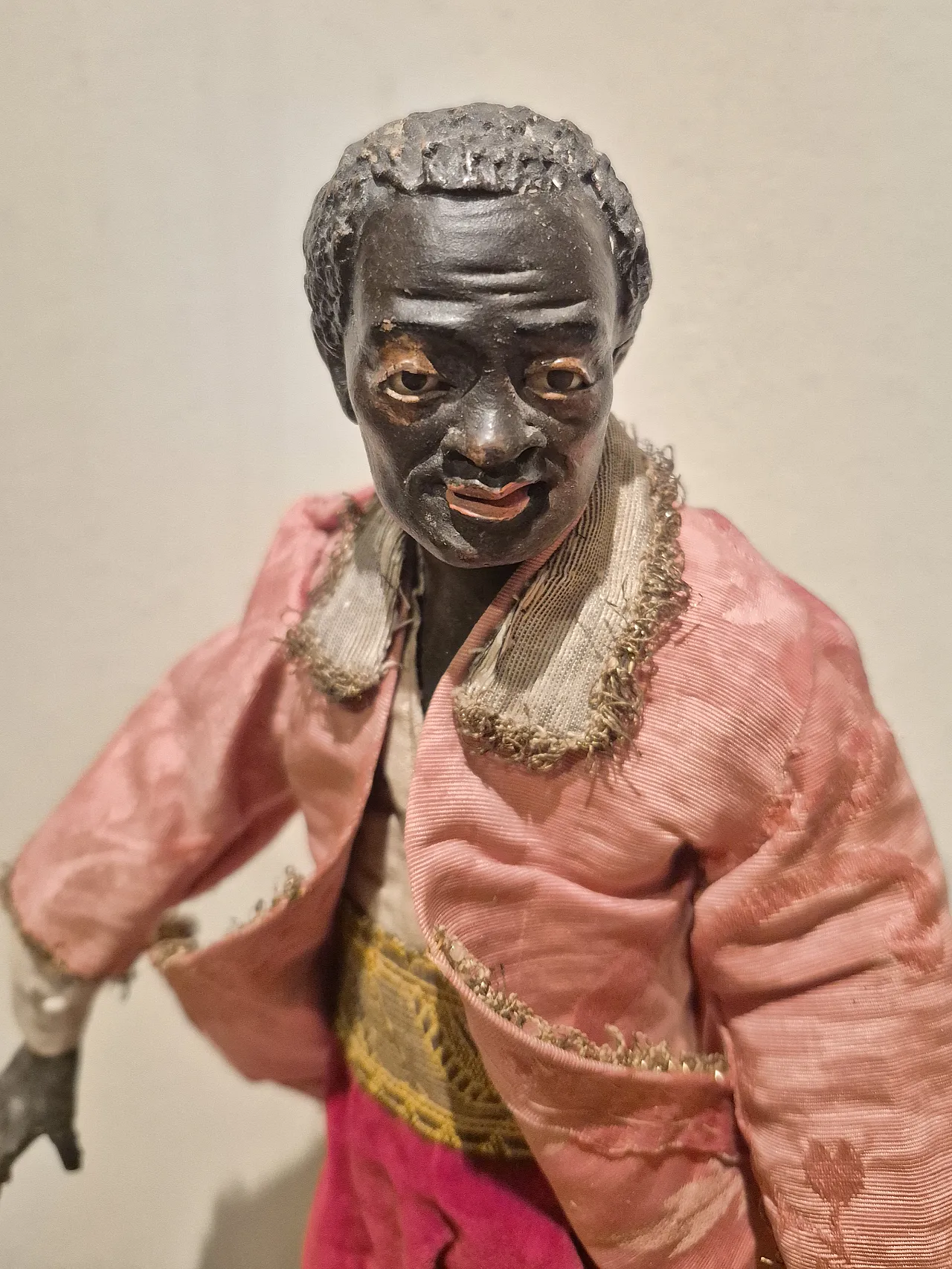 Moro nativity scene statue in terracotta, glass and polychrome fabric 7