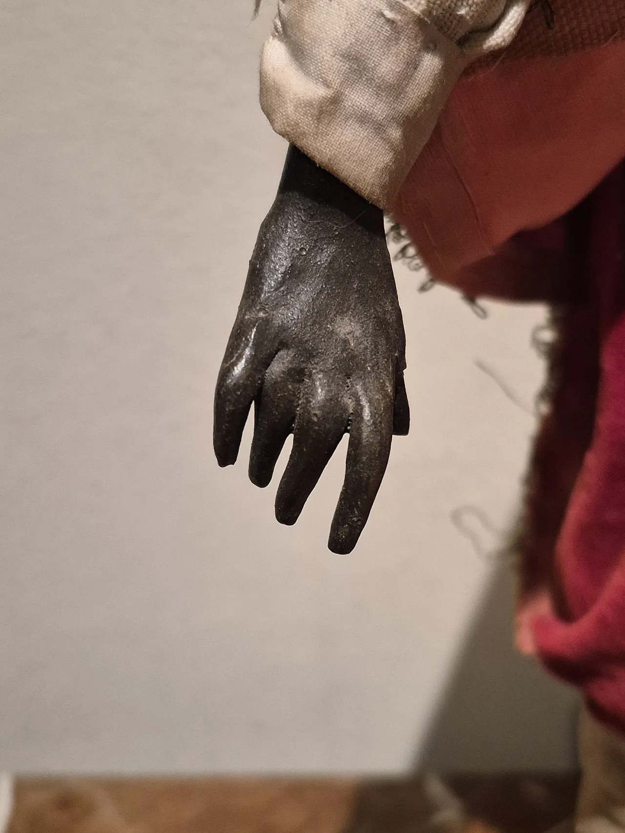 Moro nativity scene statue in terracotta, glass and polychrome fabric 8