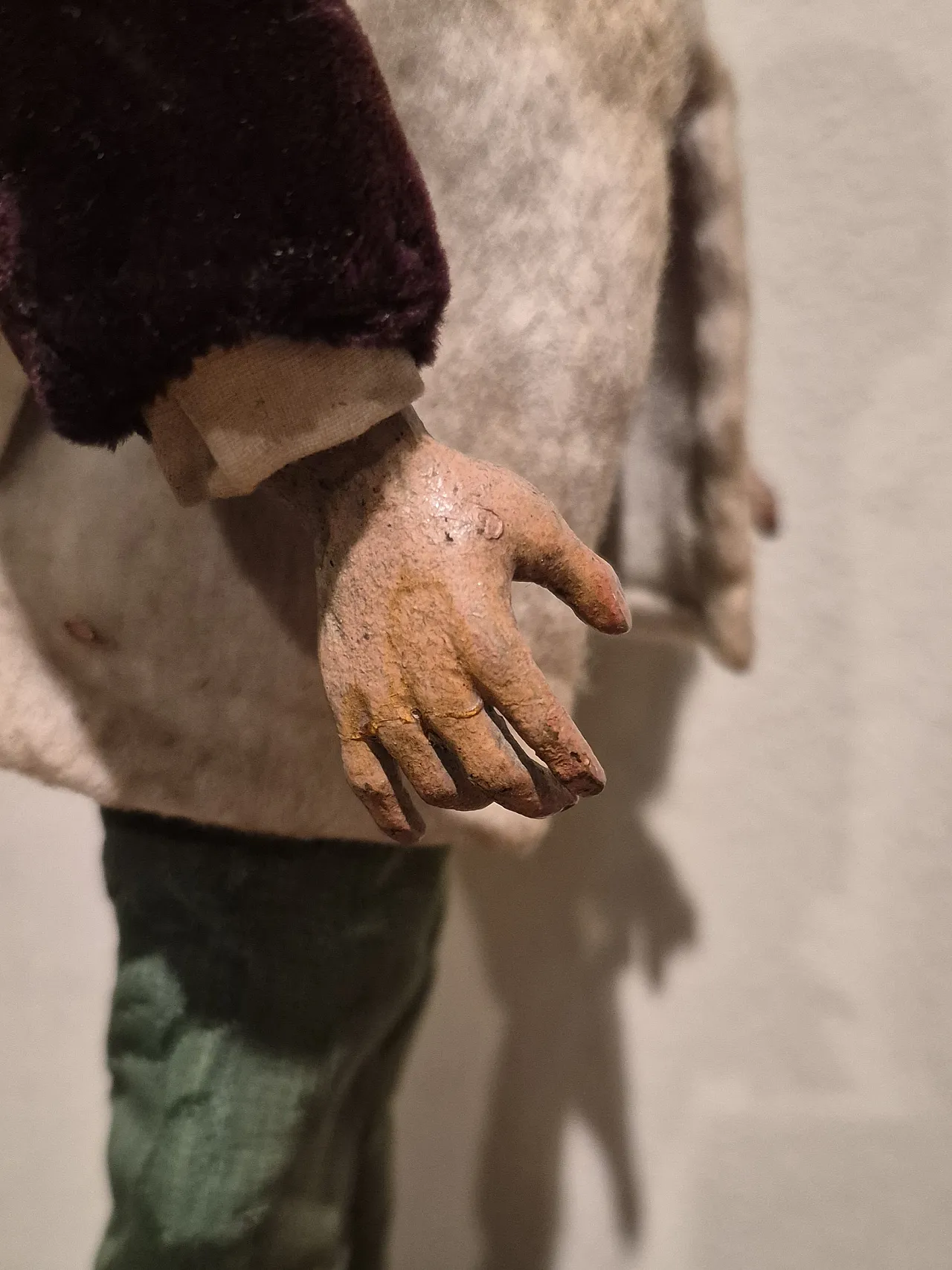 Shepherd nativity scene statue in terracotta, glass, polychrome fabric 8