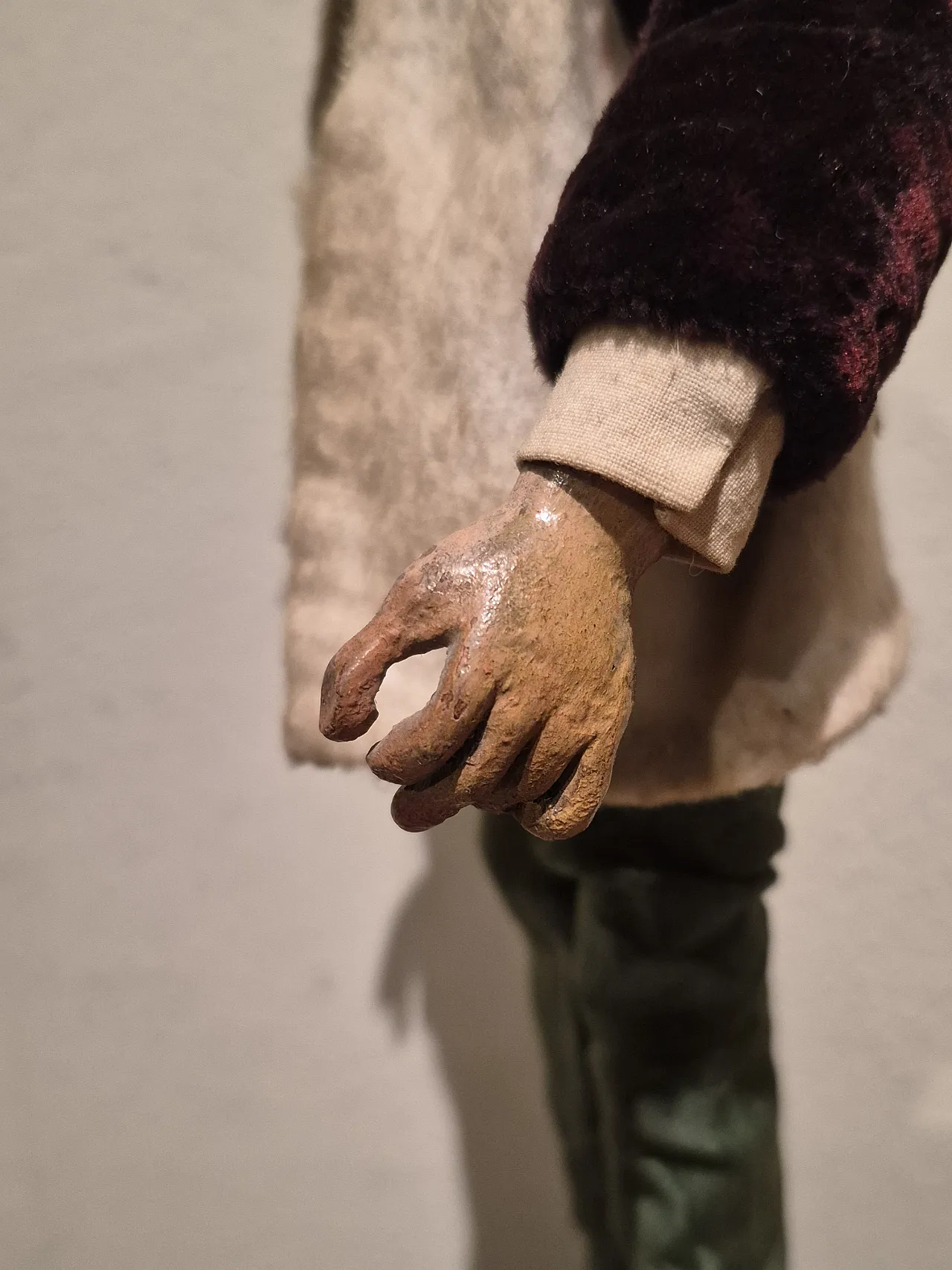 Shepherd nativity scene statue in terracotta, glass, polychrome fabric 9