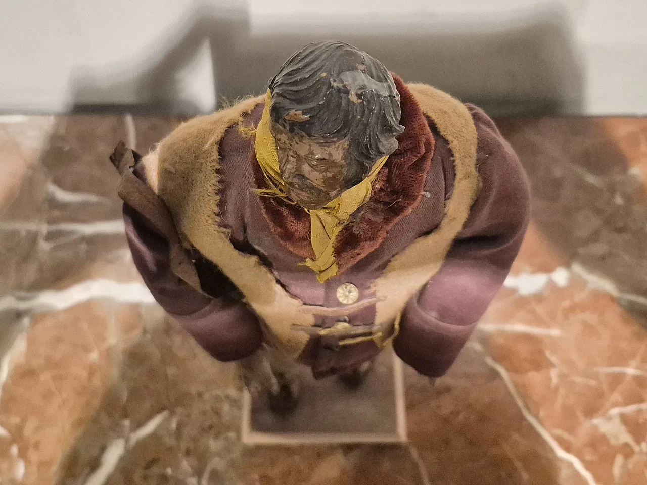 Shepherd nativity scene statue in terracotta, glass, polychrome fabric 7