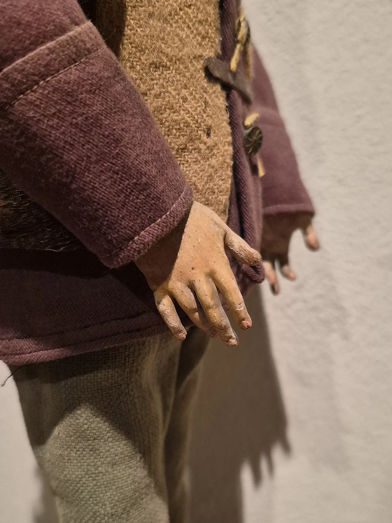 Shepherd nativity scene statue in terracotta, glass, polychrome fabric 9