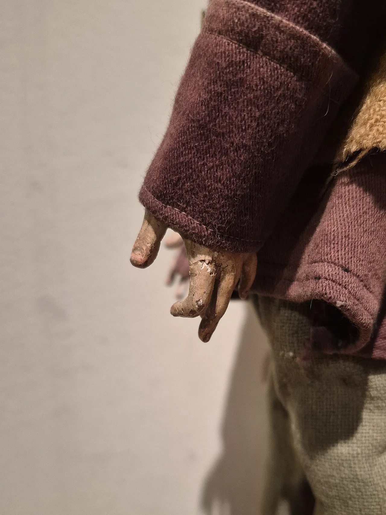 Shepherd nativity scene statue in terracotta, glass, polychrome fabric 10