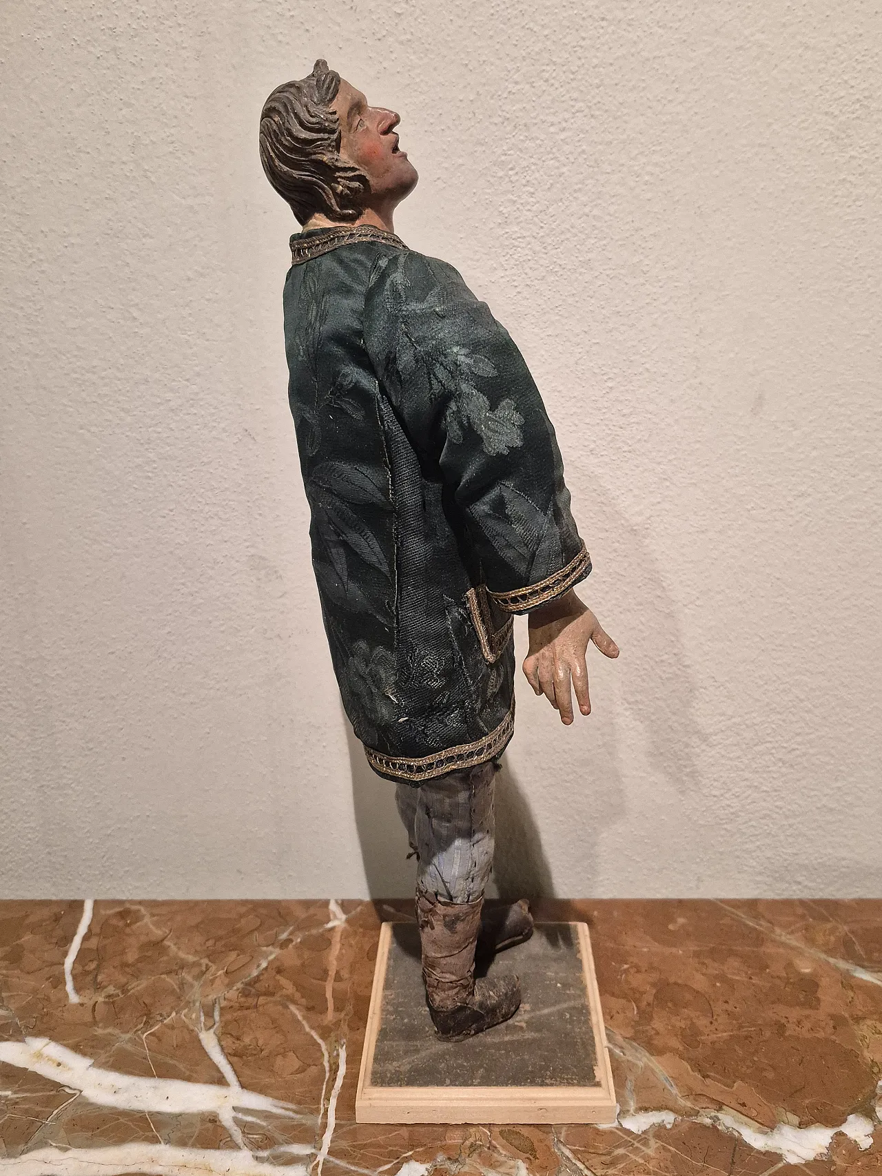 Shepherd ativity scene statue in terracotta, glass, polychrome fabric 3